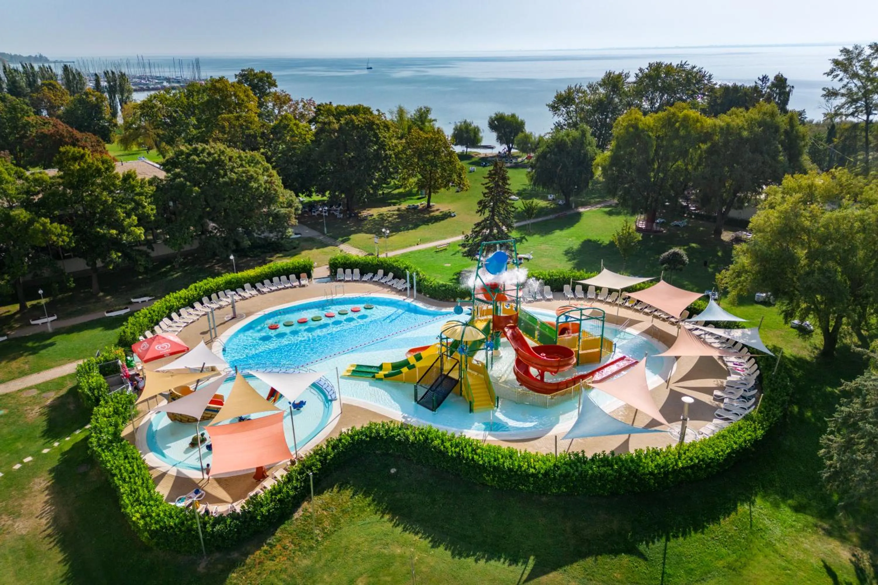 Garden in Danubius Hotel Marina