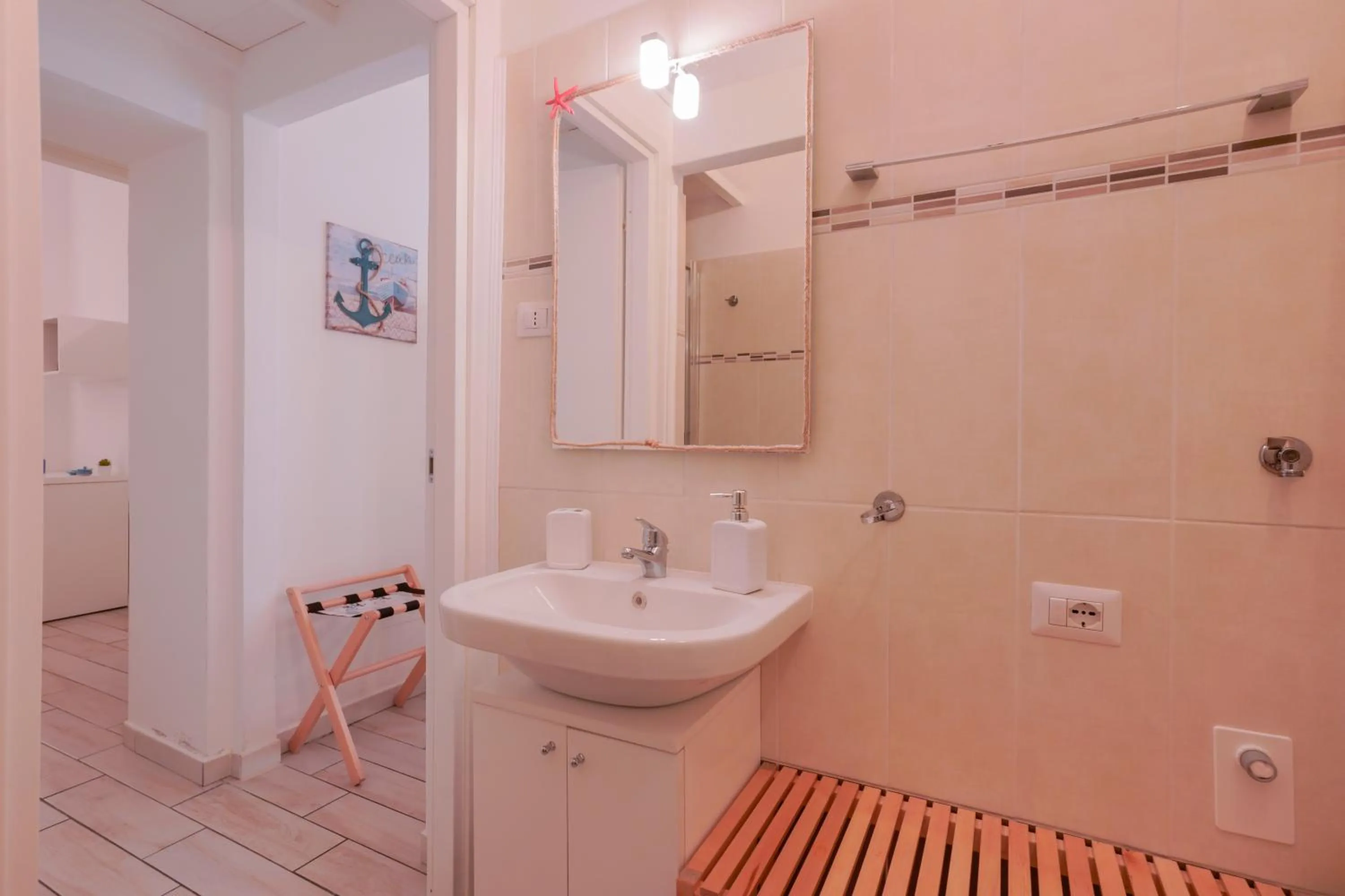 Shower in Approdo Rooms - Eja Sardinia