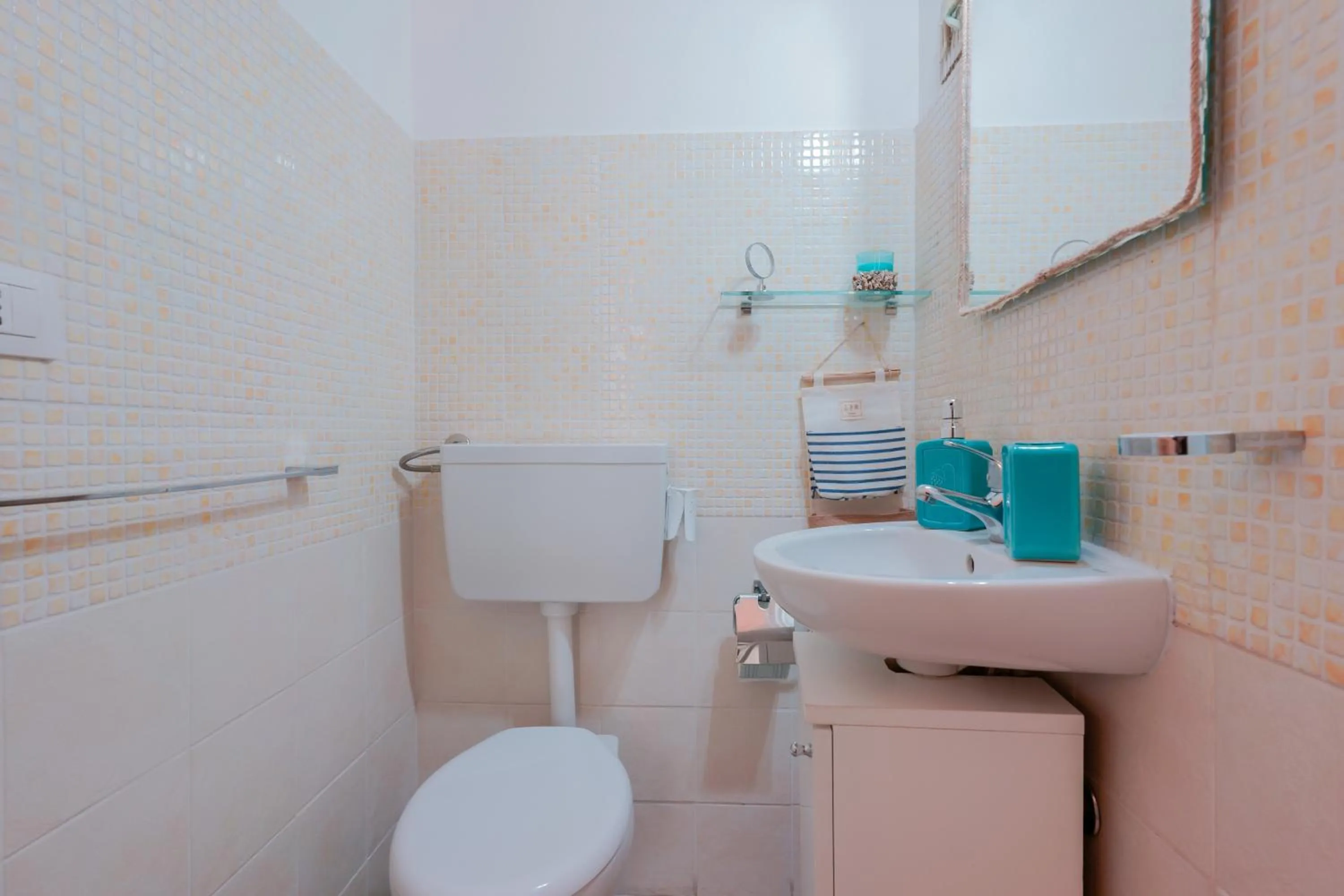 Toilet in Approdo Rooms - Eja Sardinia