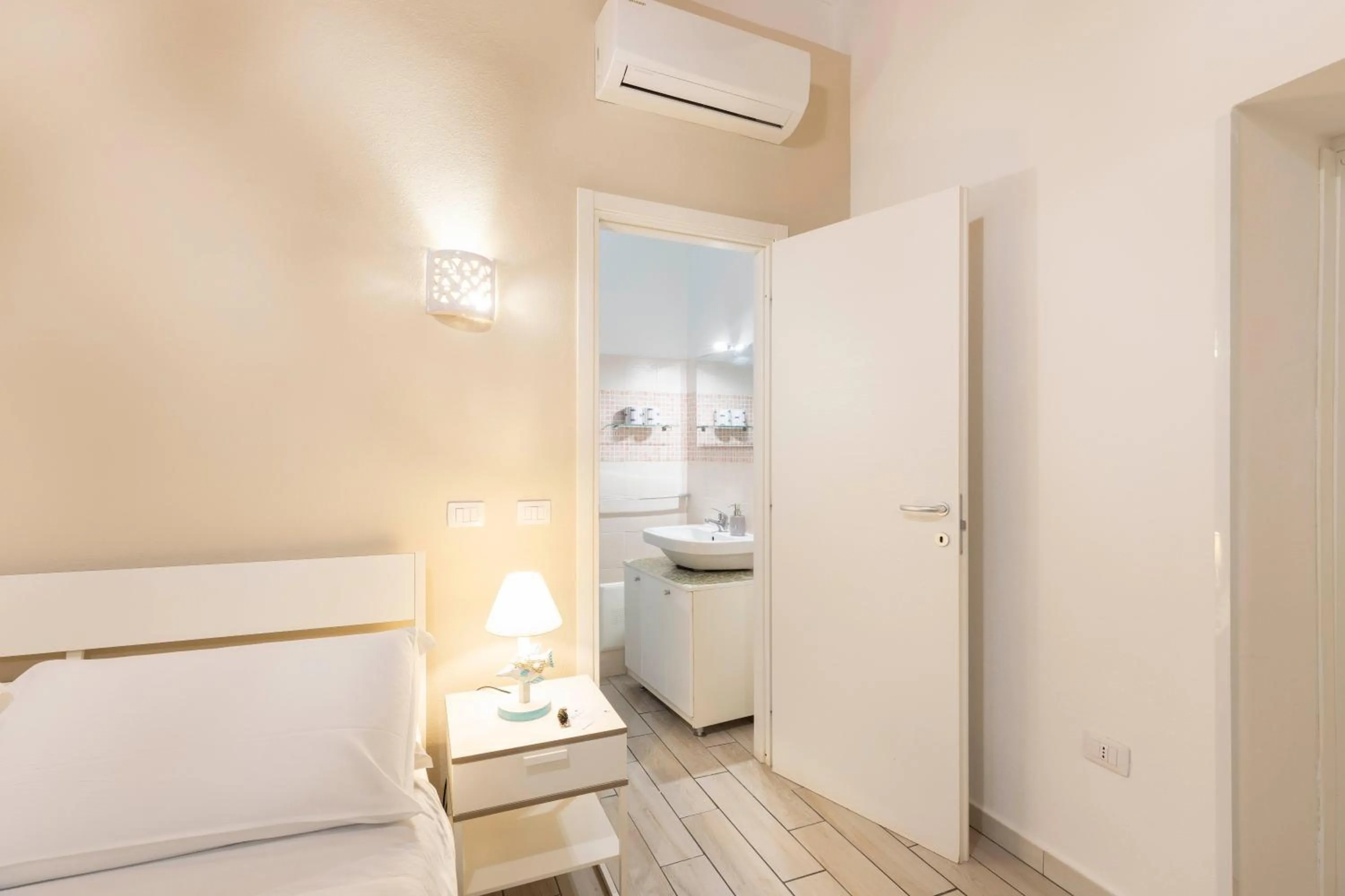 Bed in Approdo Rooms - Eja Sardinia