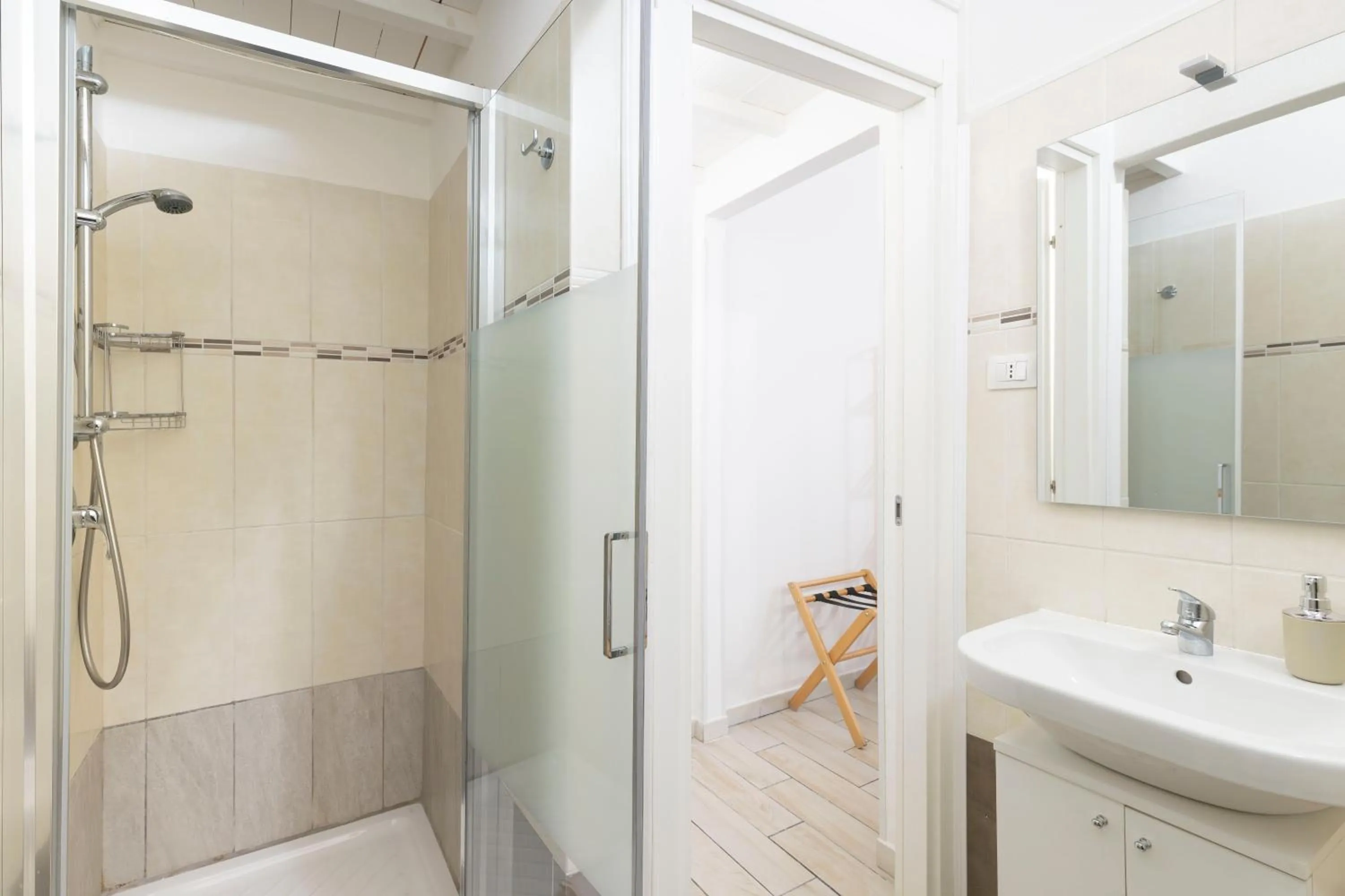 Shower in Approdo Rooms - Eja Sardinia