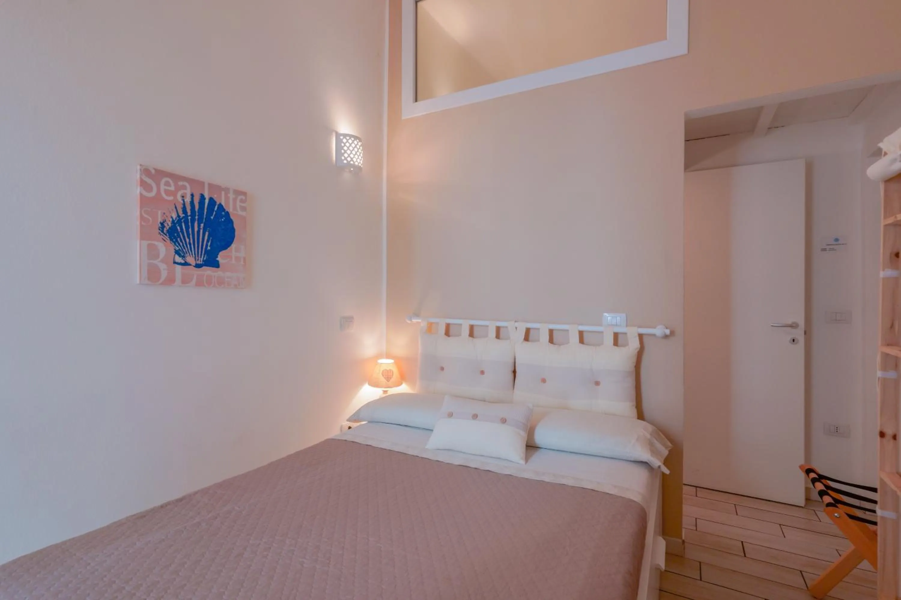 Bed in Approdo Rooms - Eja Sardinia