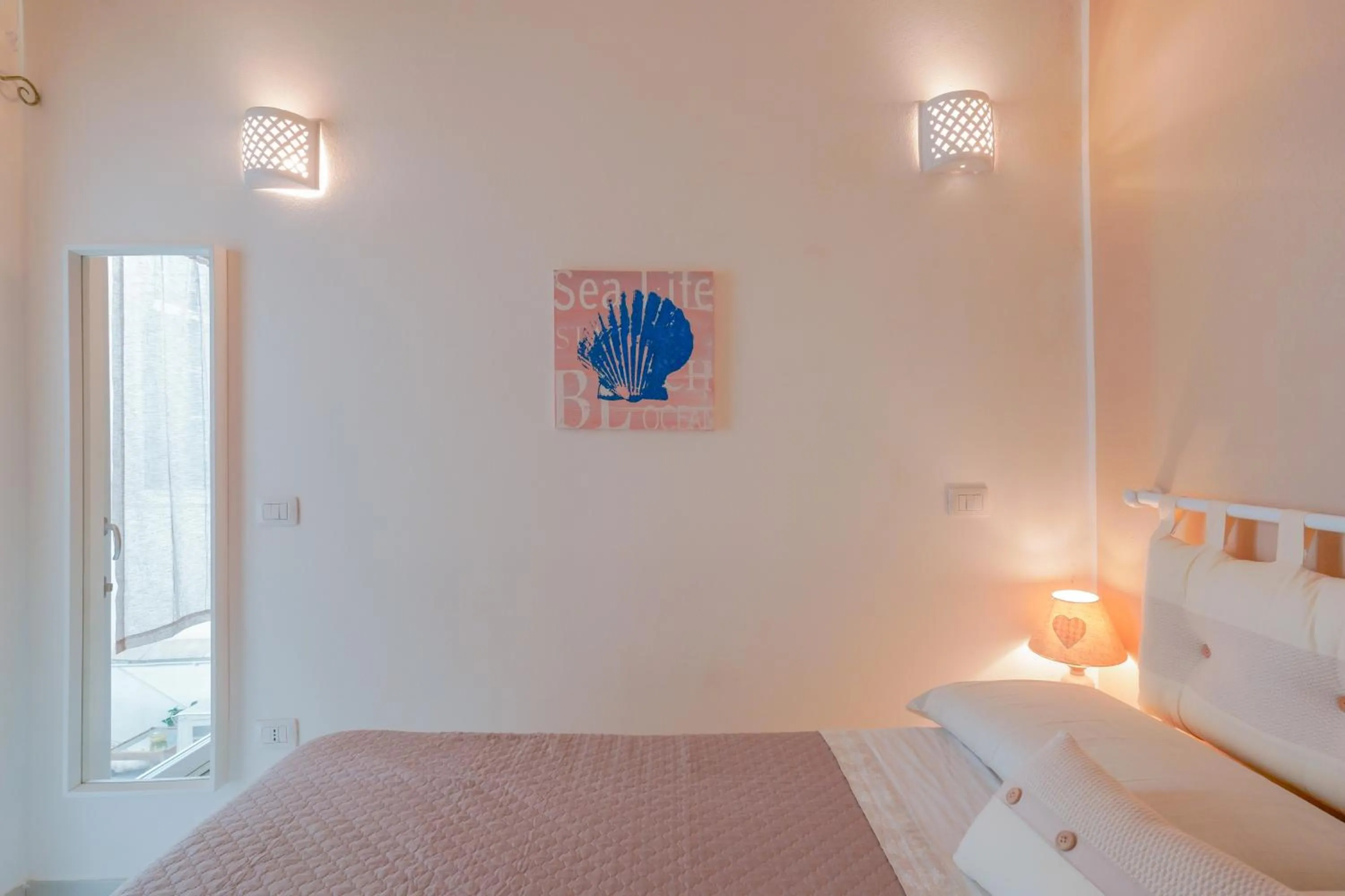 Bed in Approdo Rooms - Eja Sardinia