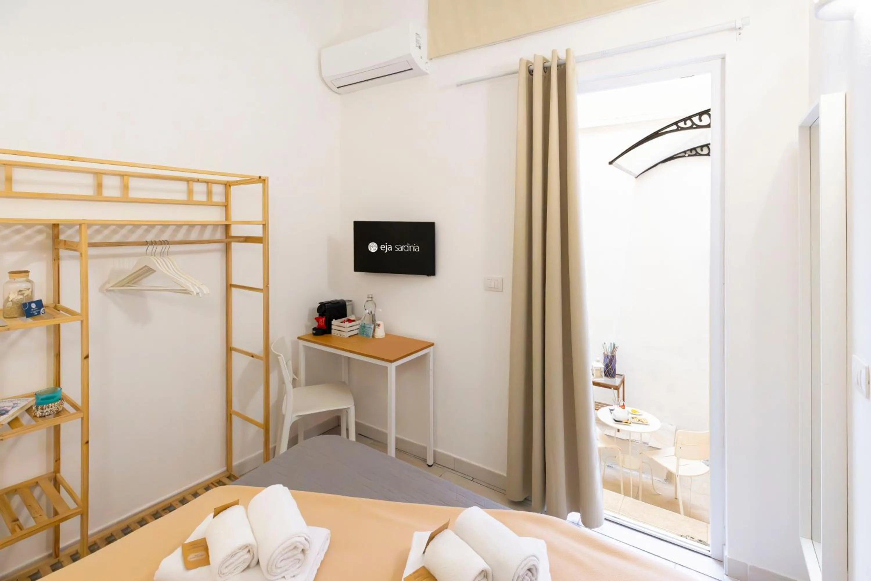 Bed in Approdo Rooms - Eja Sardinia