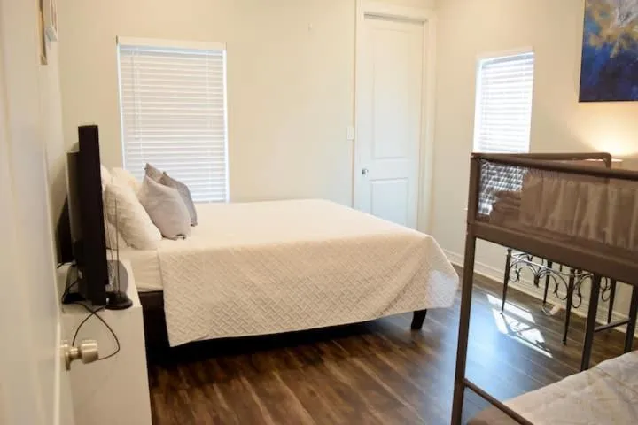 Bed in Updated Home, King bed suite Gated Free Parking