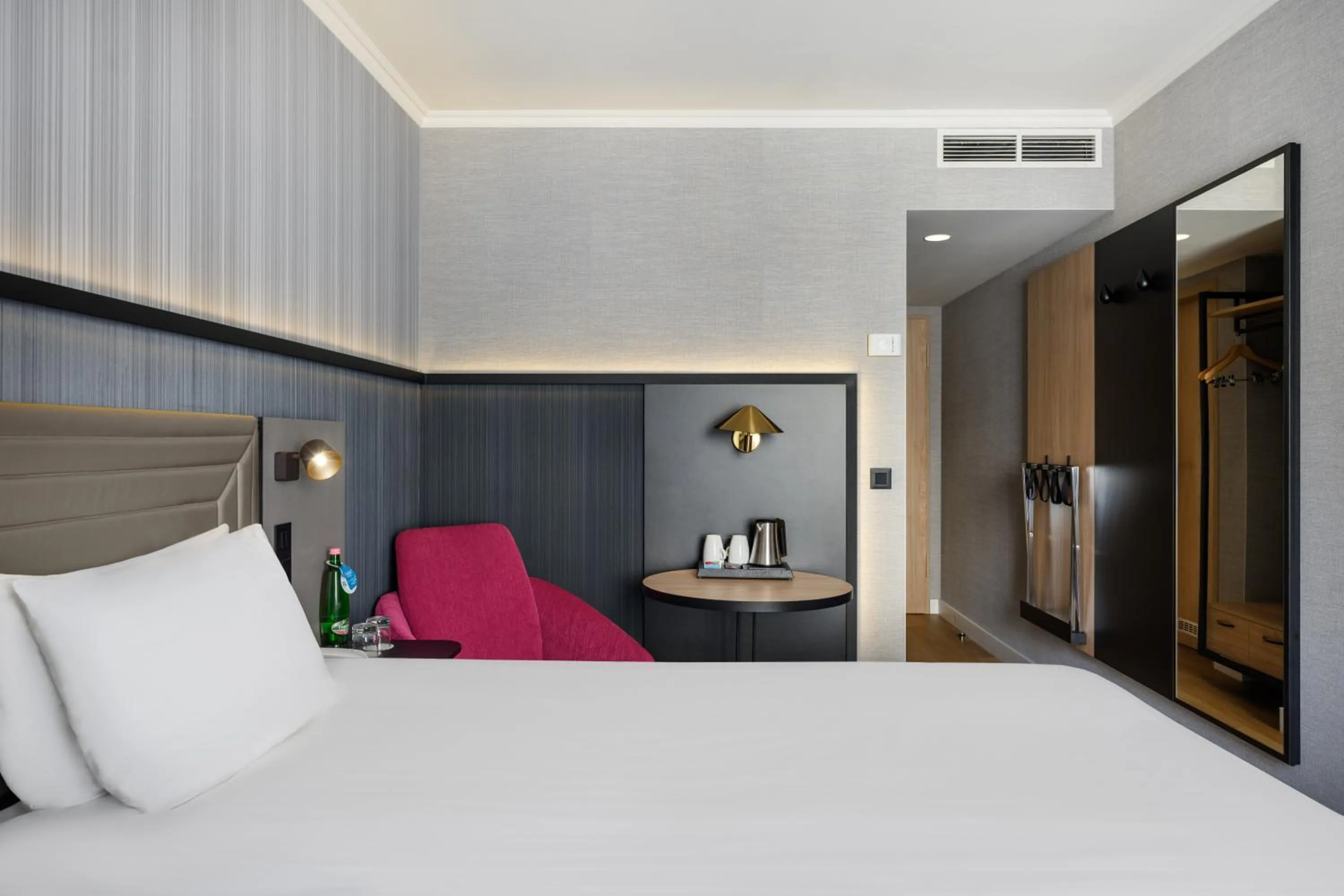 Bedroom, Bed in Danubius Hotel Erzsébet City Center