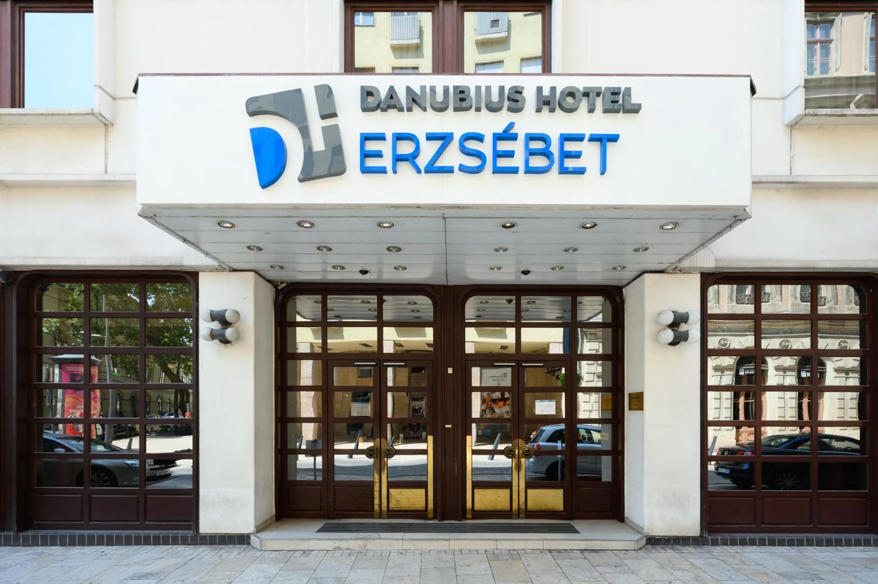 Facade/entrance in Danubius Hotel Erzsébet City Center