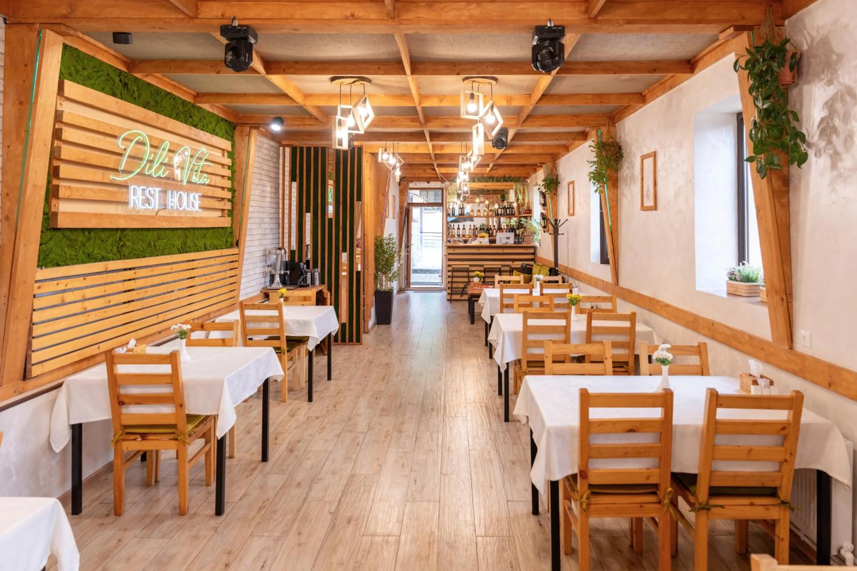 Restaurant/places to eat in DiliVita Rest House