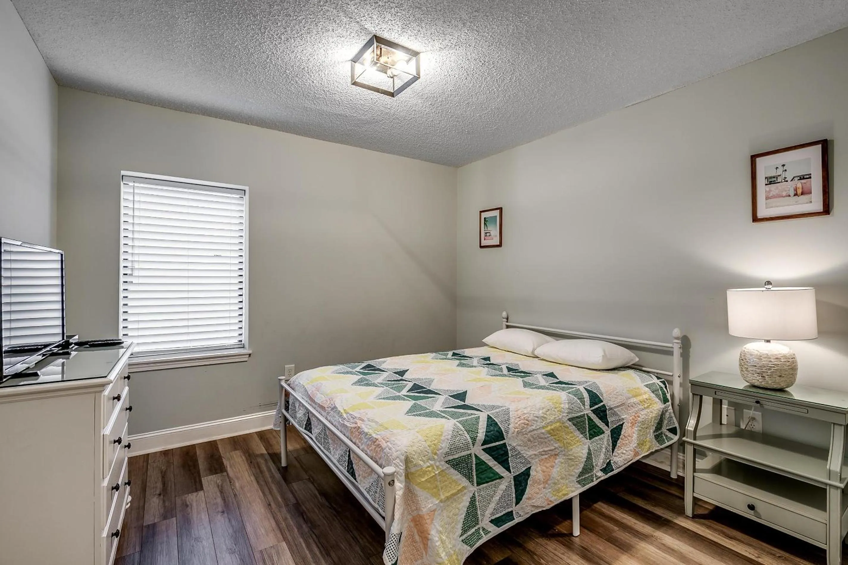 Bed in South Wind - 201