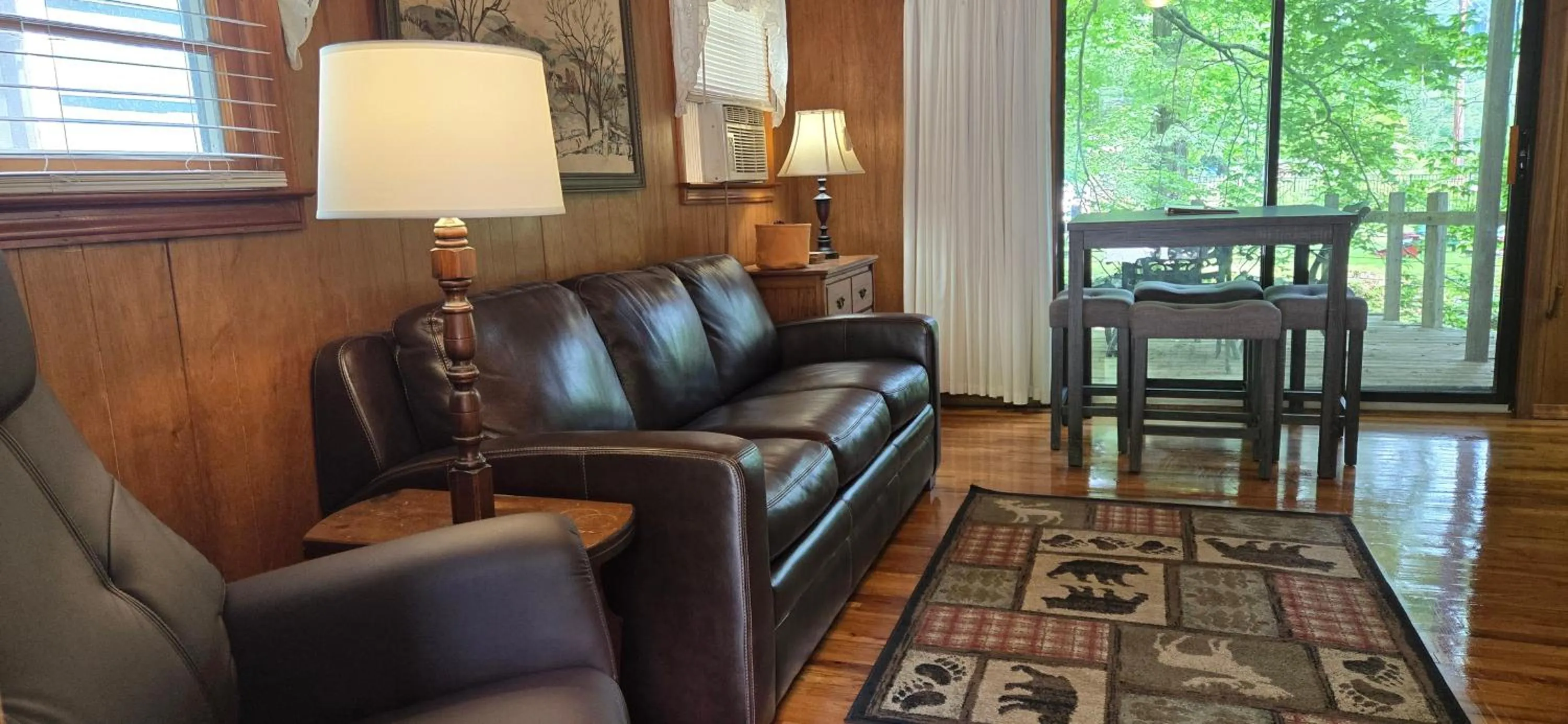 Living room in Cozy Creek Cottages