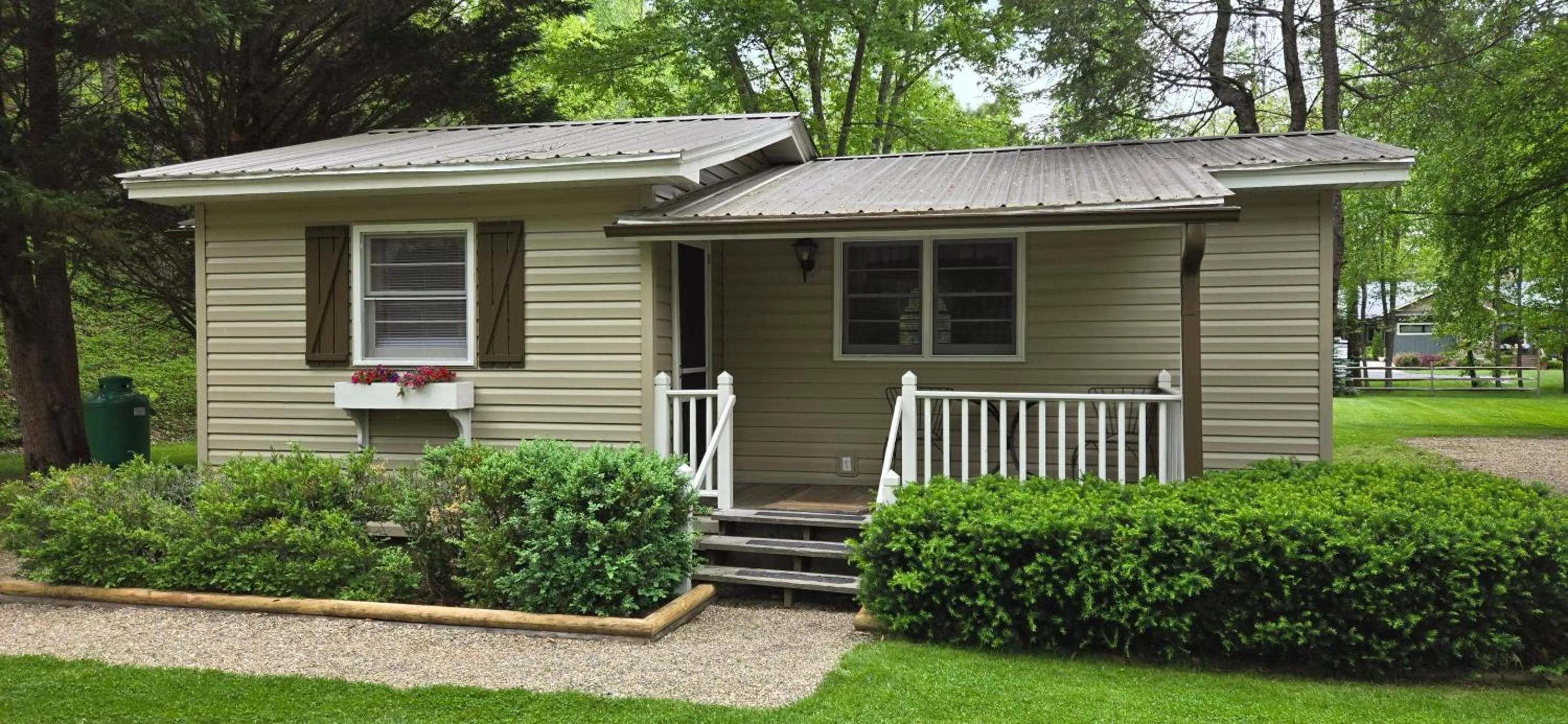 Property building in Cozy Creek Cottages