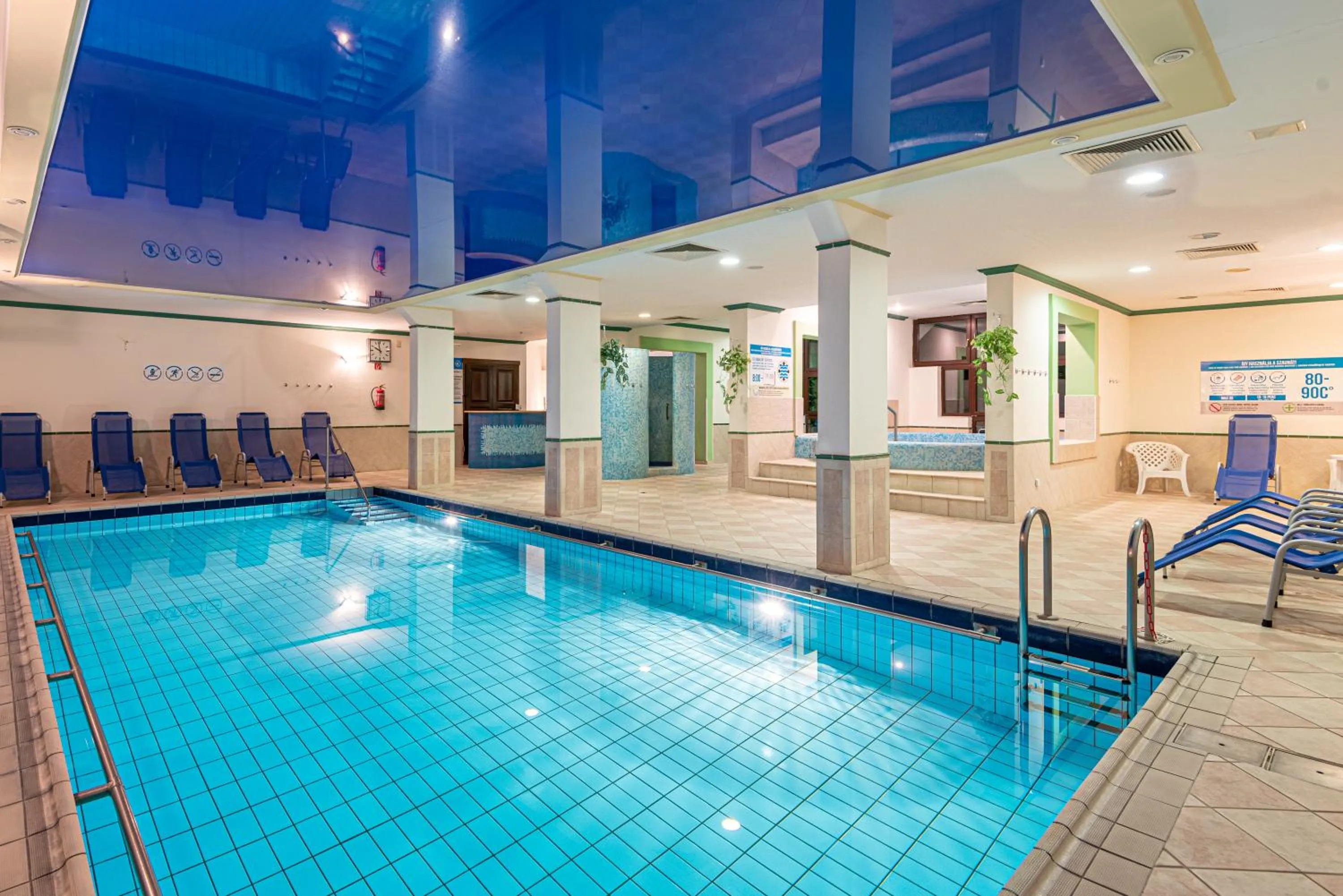 Swimming pool in Hotel Lövér Sopron