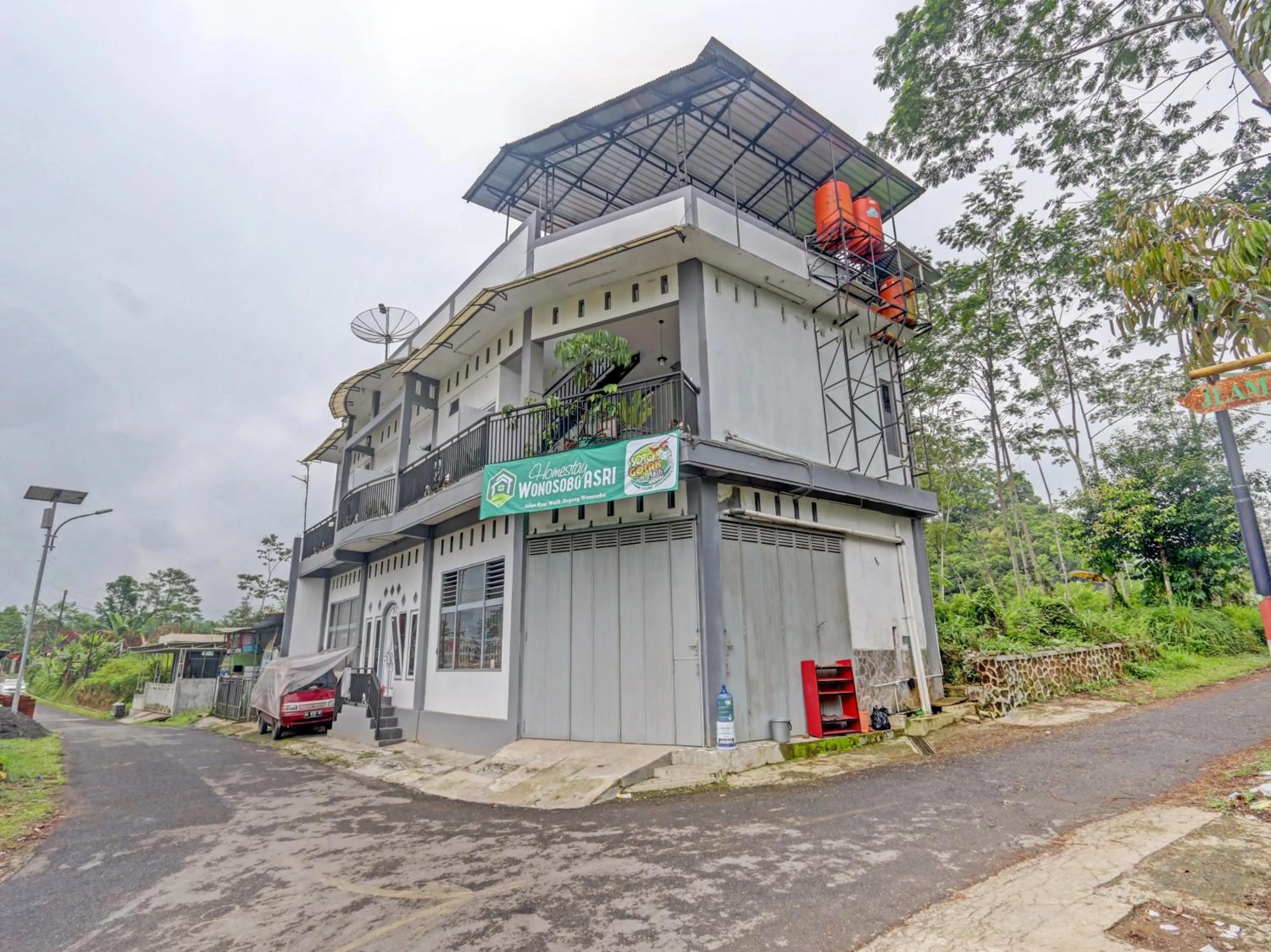 Facade/entrance, Property Building in OYO 90517 Homestay Wonosobo Asri