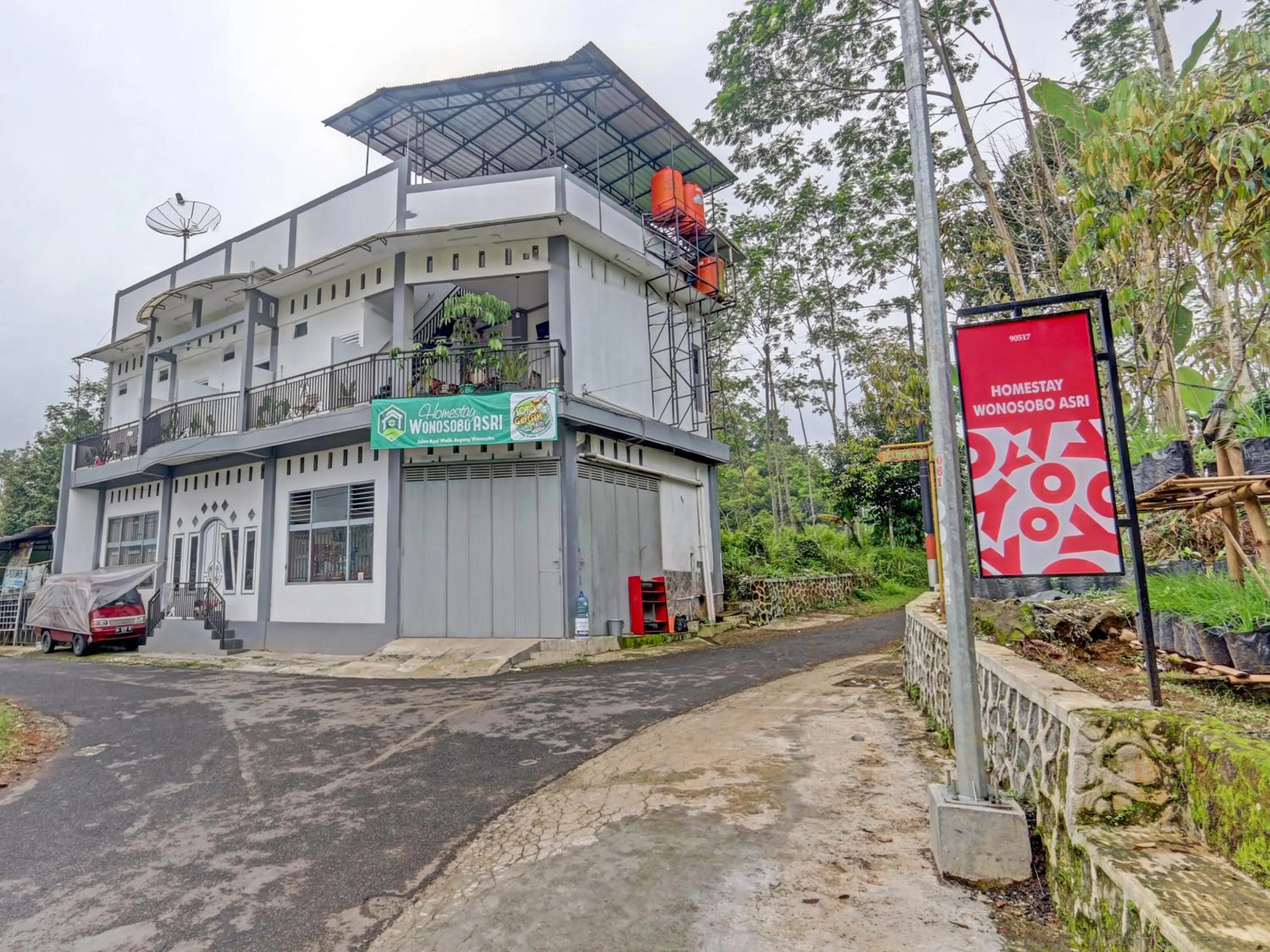 Facade/entrance, Property Building in OYO 90517 Homestay Wonosobo Asri