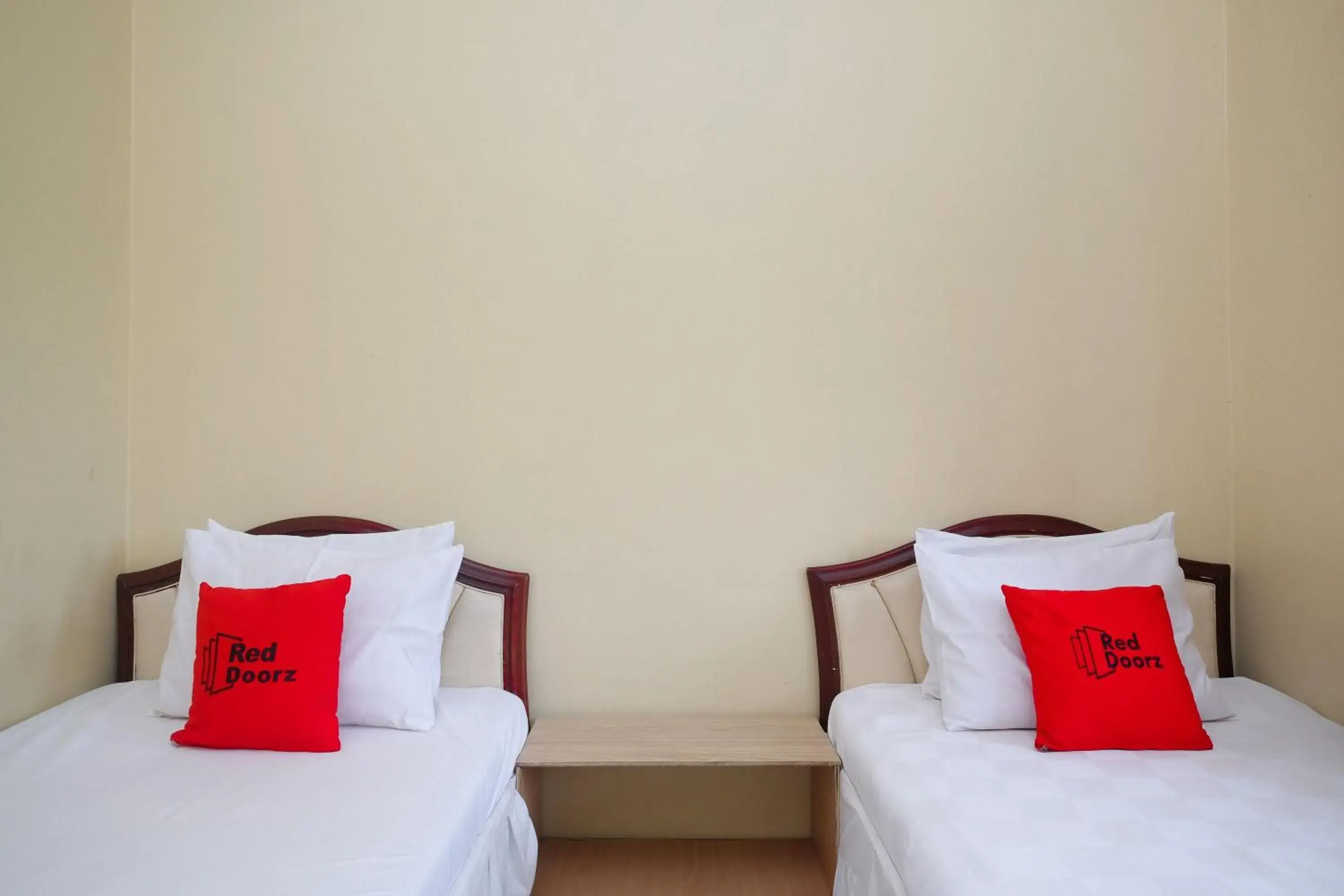 Twin Room in RedDoorz Syariah near Taman Rekreasi Kalianget Wonosobo Twin Room in RedDoorz Syariah near Taman Rekreasi Kalianget Wonosobo