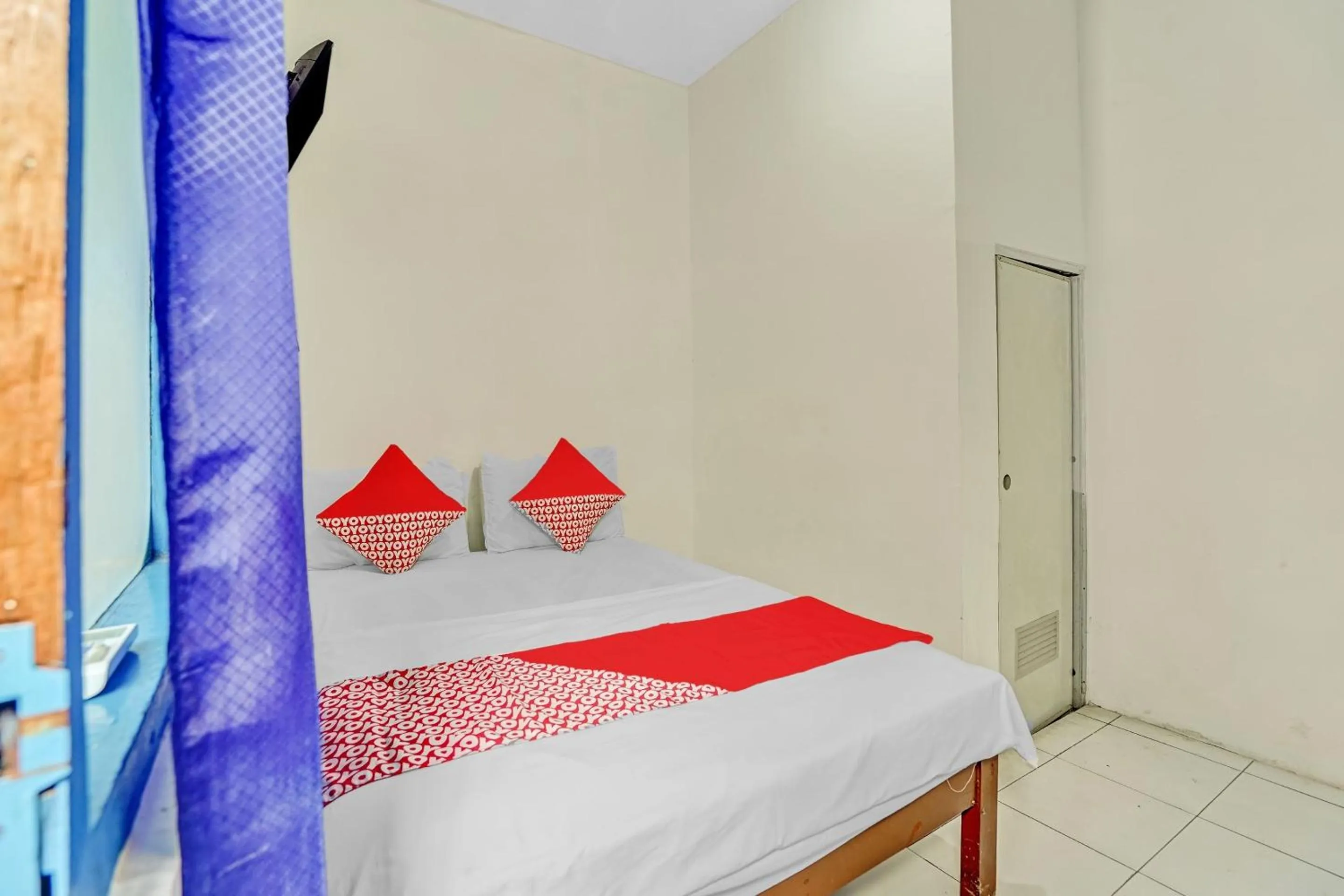 Bedroom, Bed in OYO Life 90523 Homestay Jenggolo