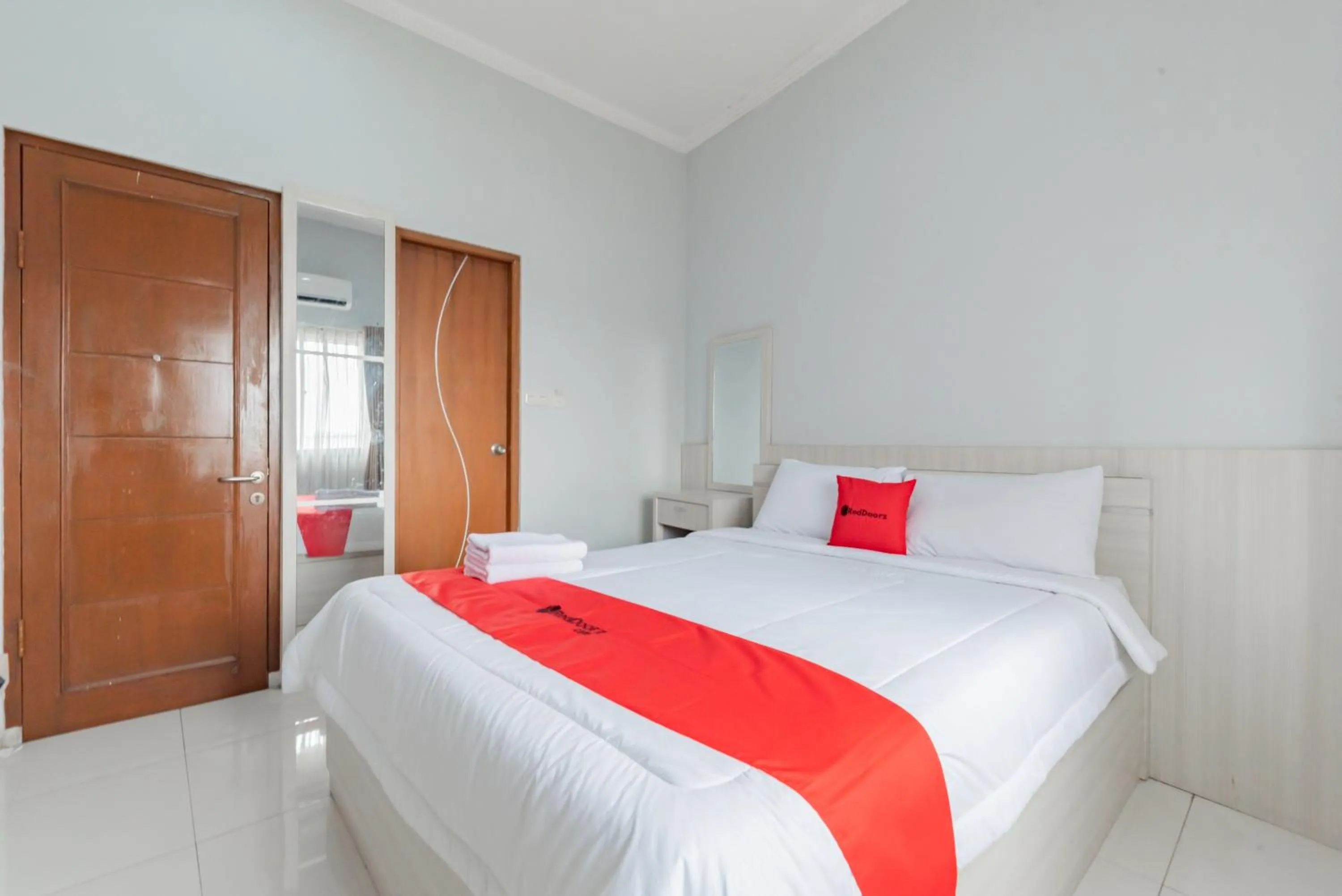 Bed in RedDoorz at Kandaga 80 near Stadium Arcamanik