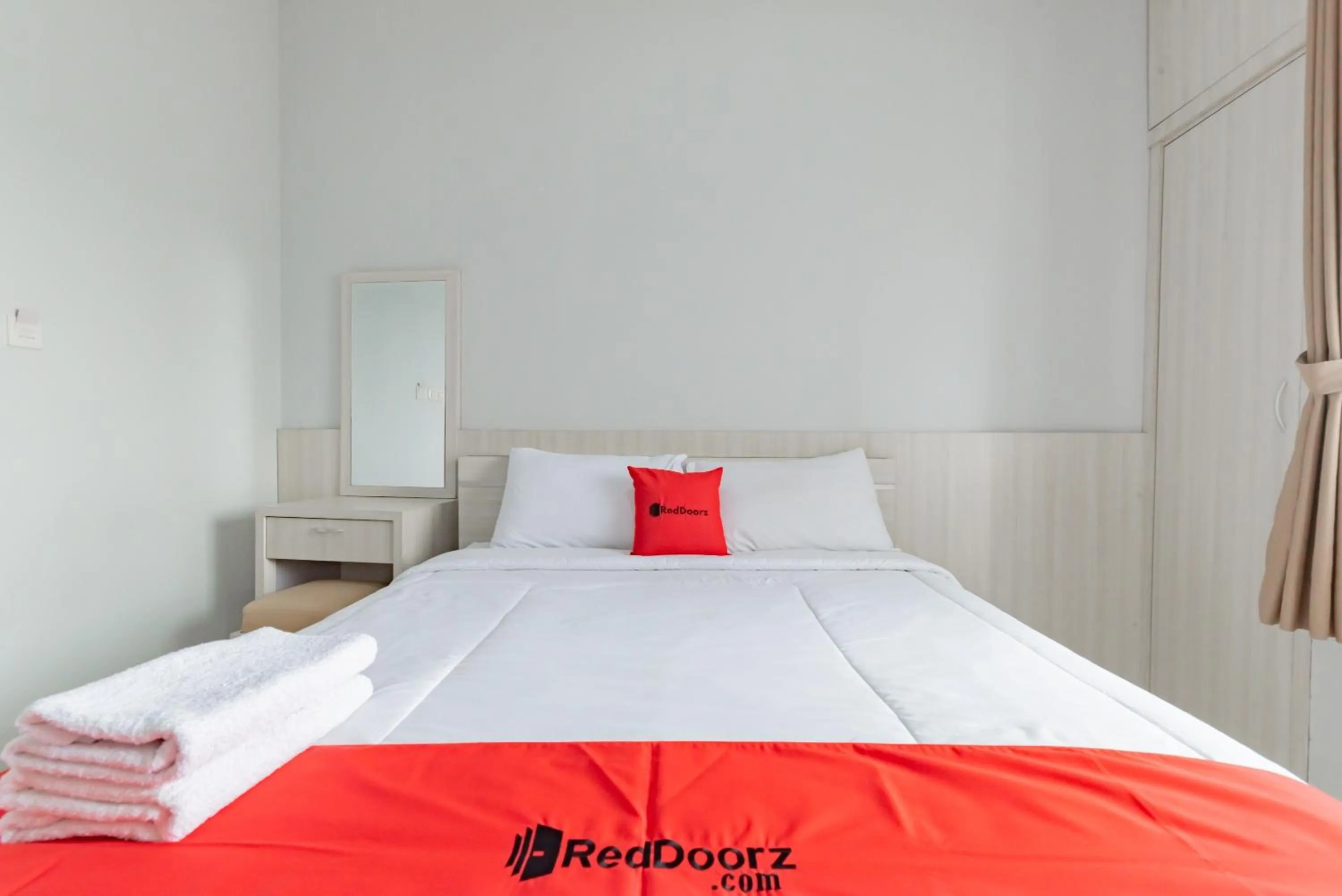 Bed in RedDoorz at Kandaga 80 near Stadium Arcamanik