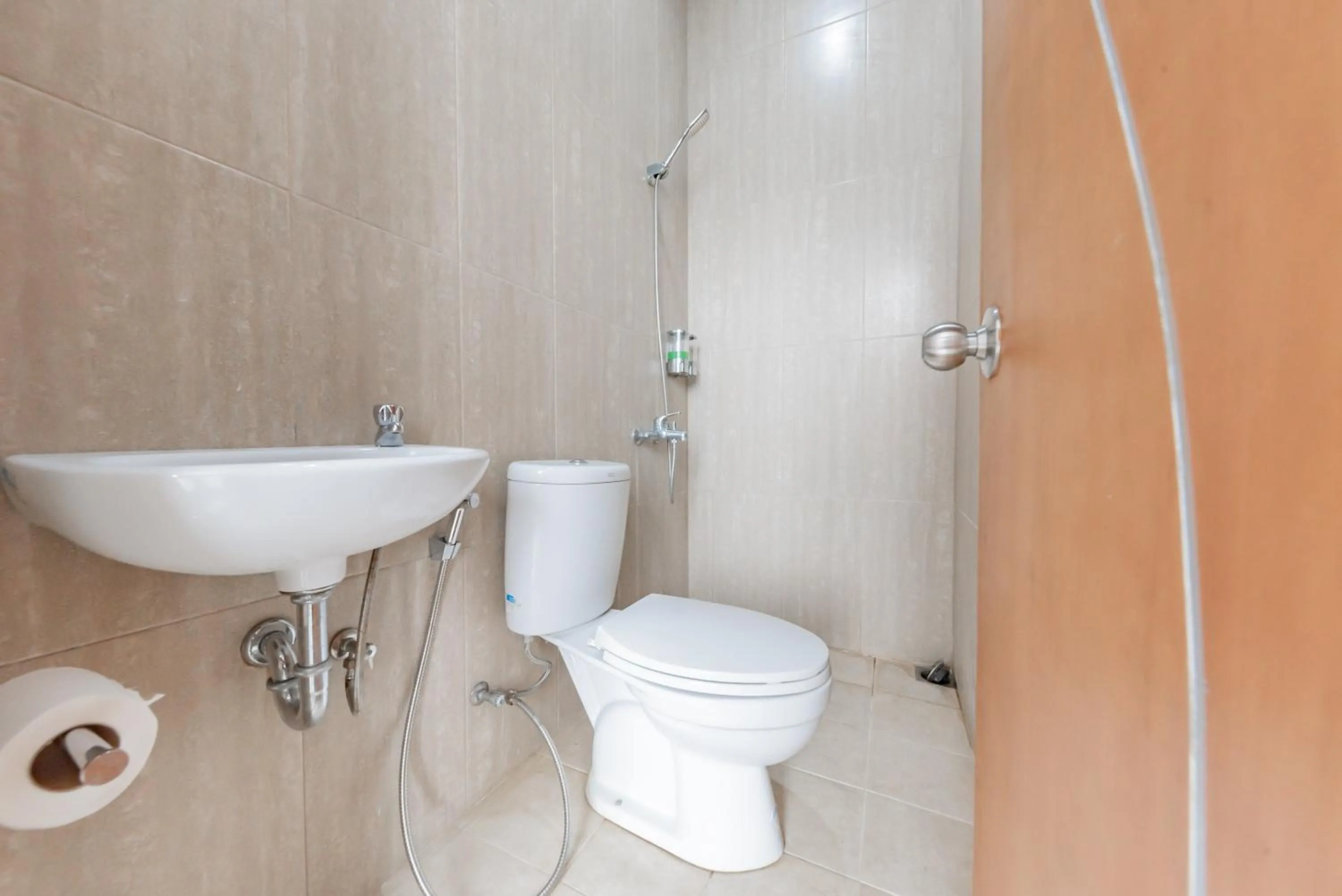 Bathroom in RedDoorz at Kandaga 80 near Stadium Arcamanik