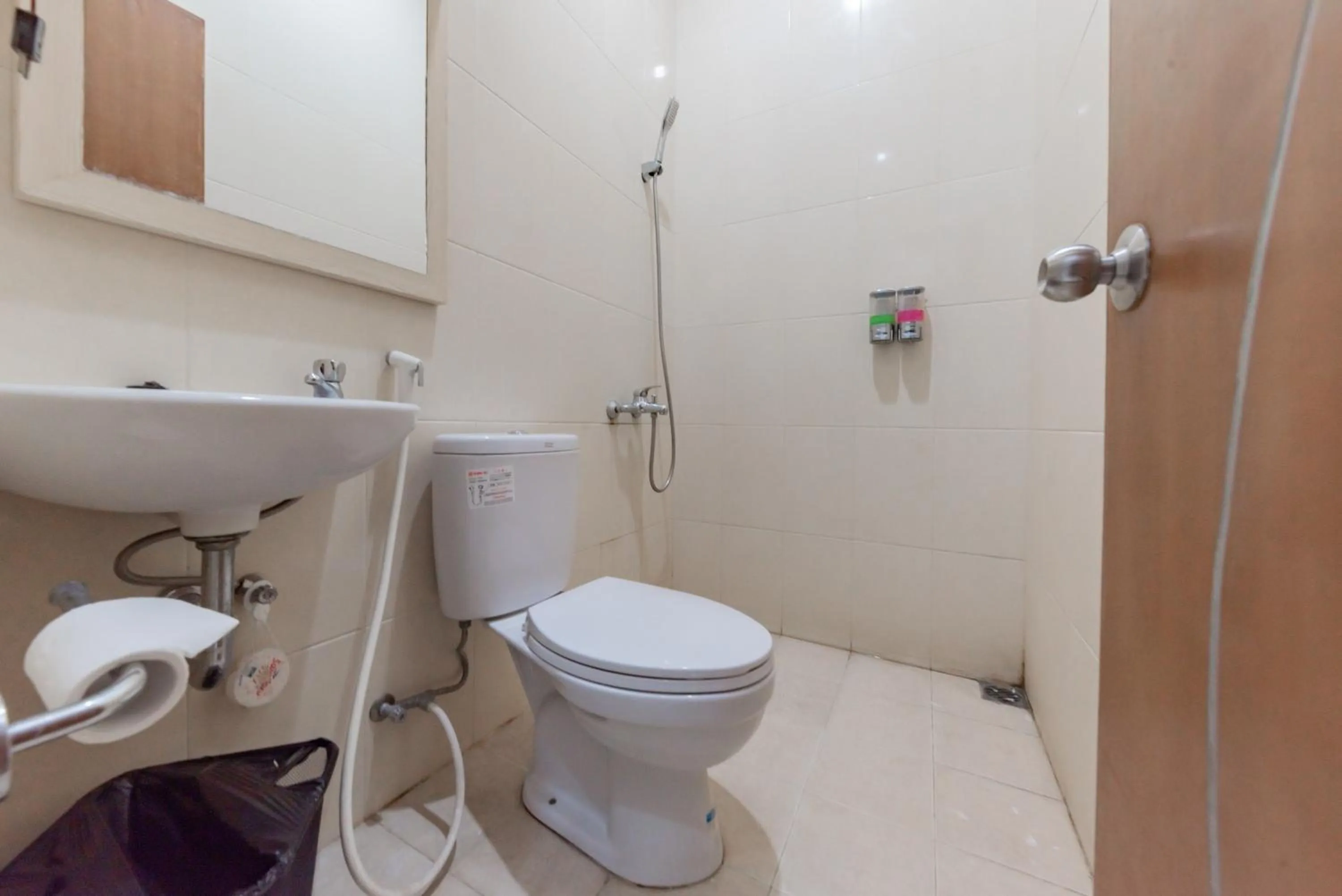 Bathroom in RedDoorz at Kandaga 80 near Stadium Arcamanik