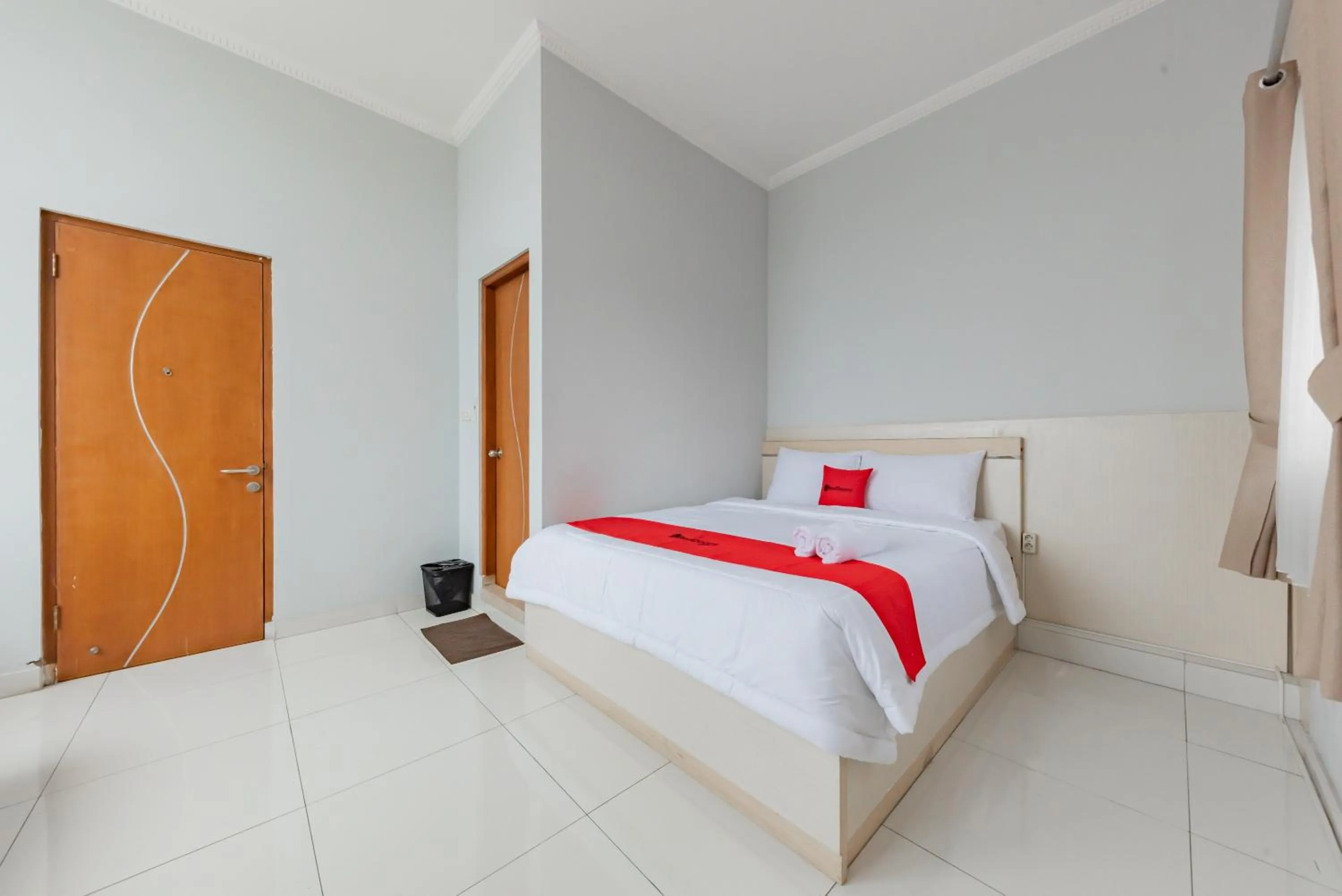 Bed in RedDoorz at Kandaga 80 near Stadium Arcamanik