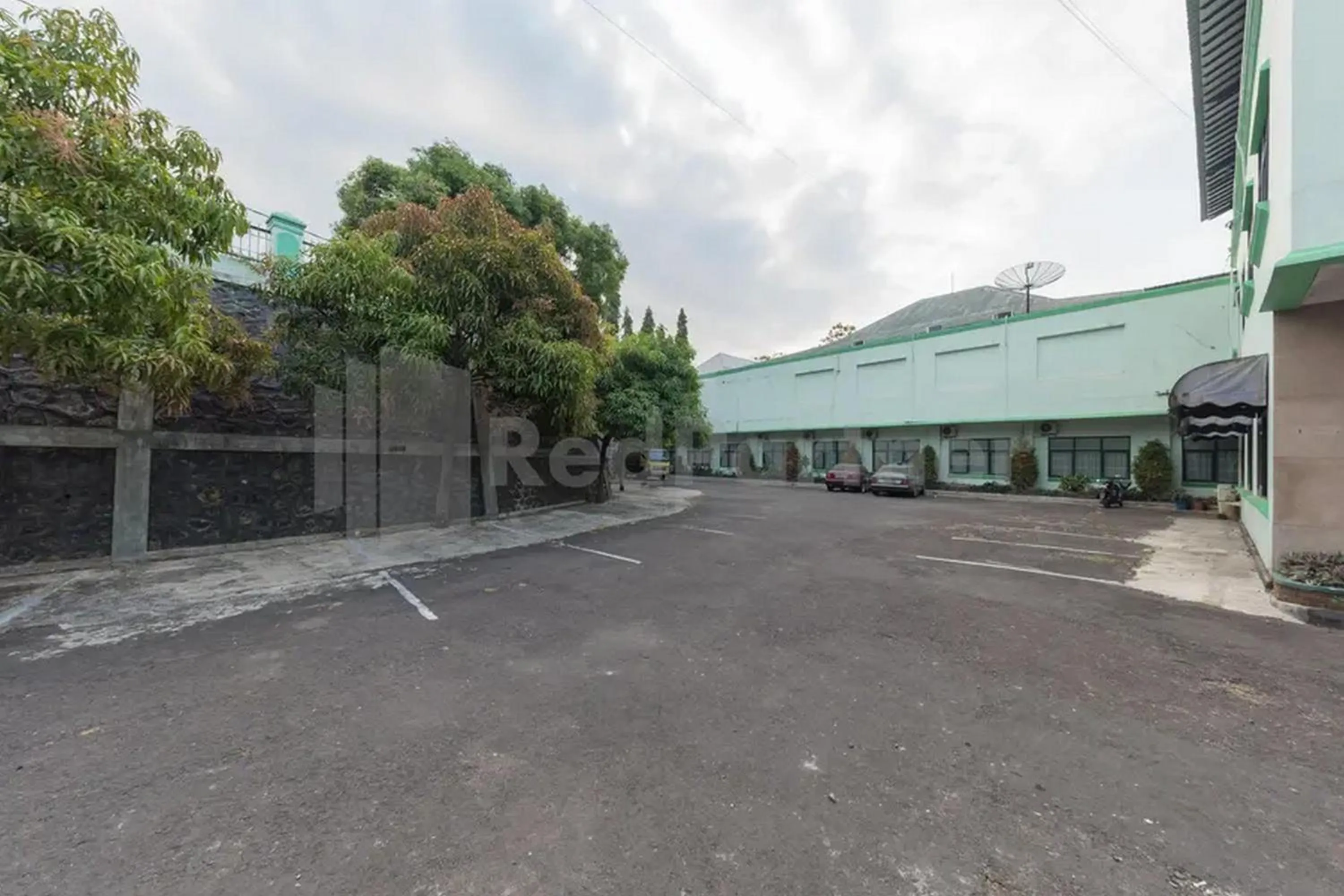 Property building in Hotel Ayong Linggarjati Kuningan Mitra RedDoorz