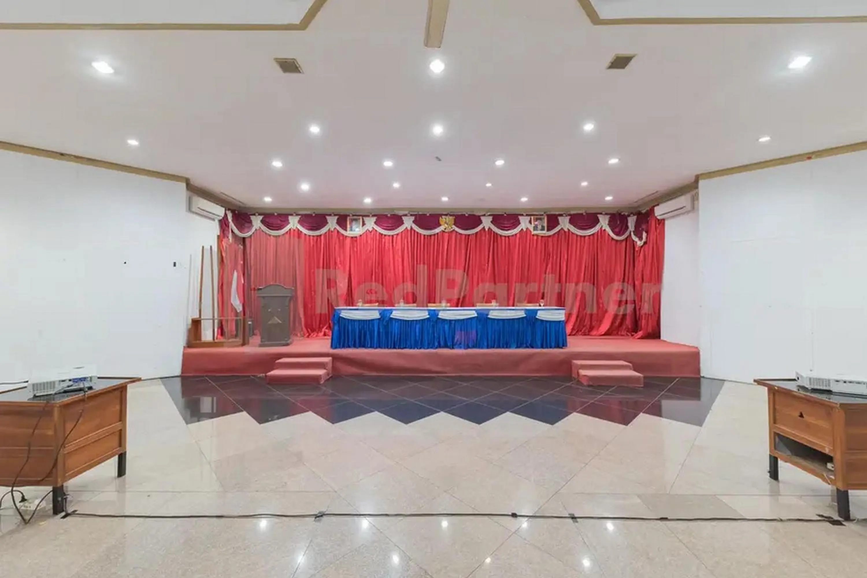 Meeting/conference room in Hotel Ayong Linggarjati Kuningan Mitra RedDoorz