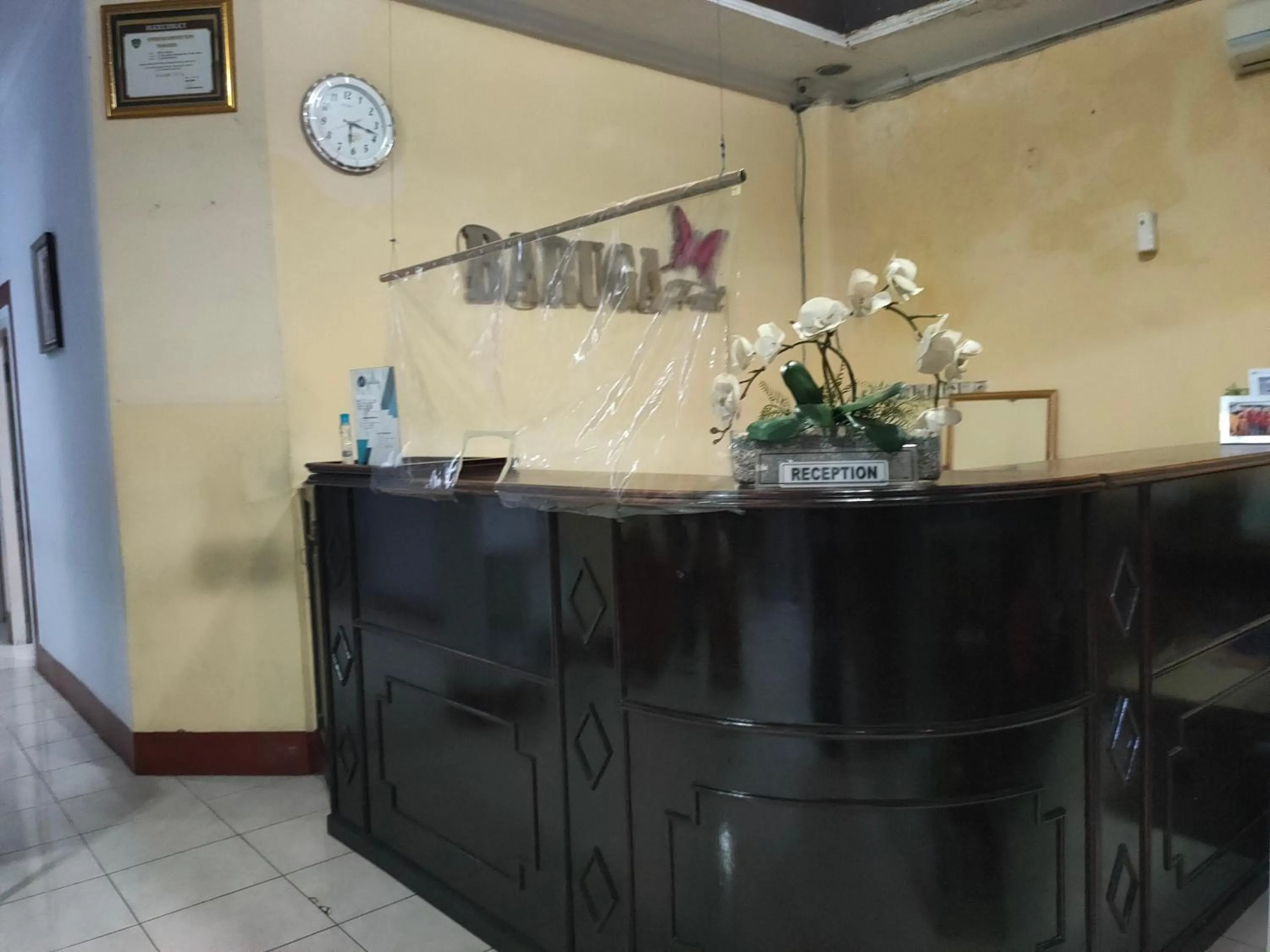 Lobby or reception in Hotel O Baruga Makassar