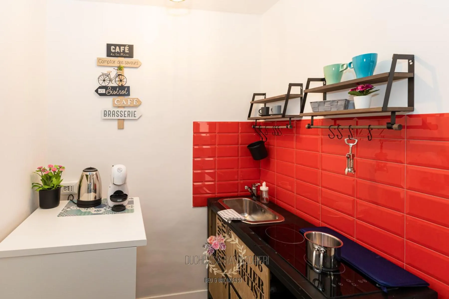 Communal kitchen in Duchessa Ravaschieri bed and breakfast