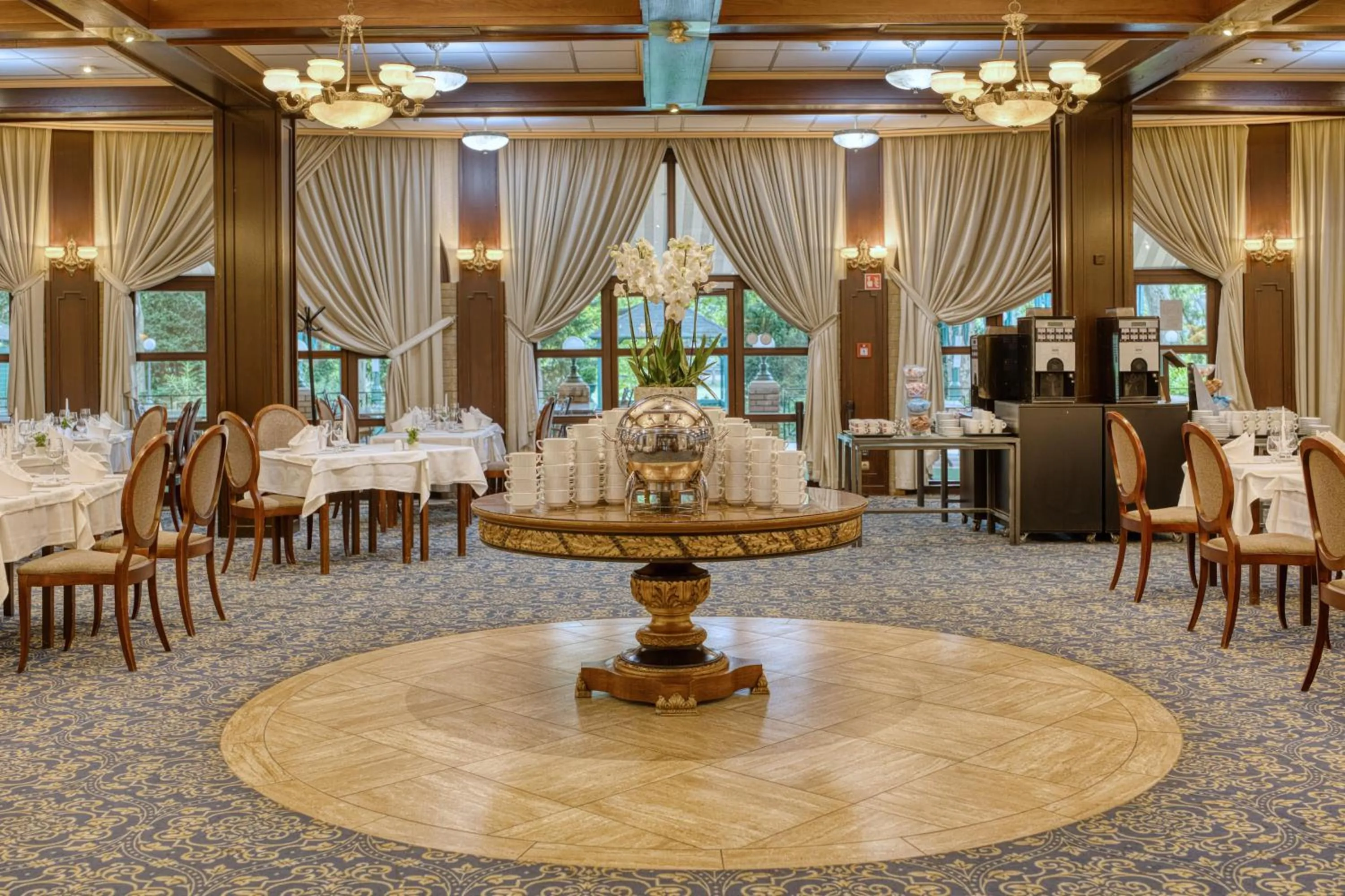 Restaurant/places to eat in Ensana Grand Margaret Island