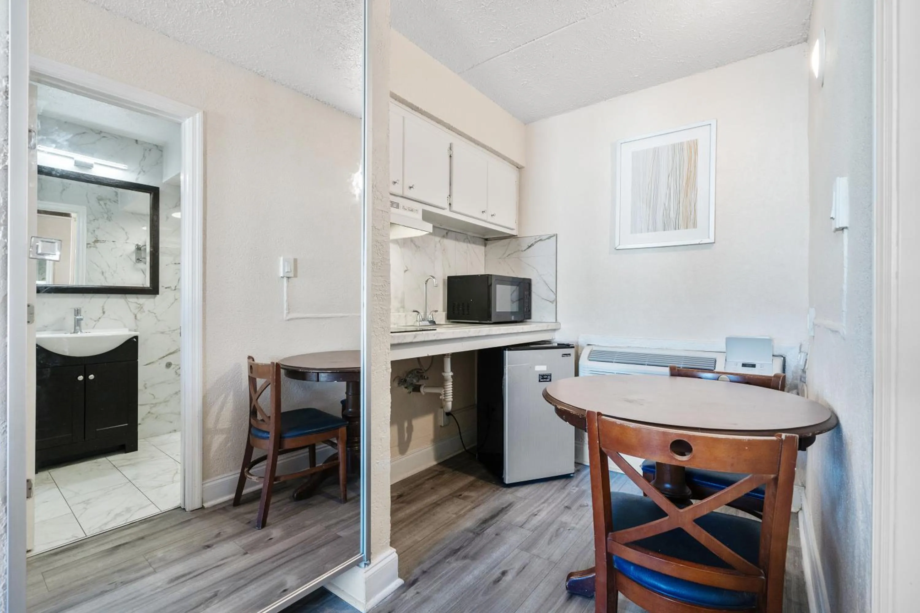 Kitchen or kitchenette in Ocean 5 Hotel