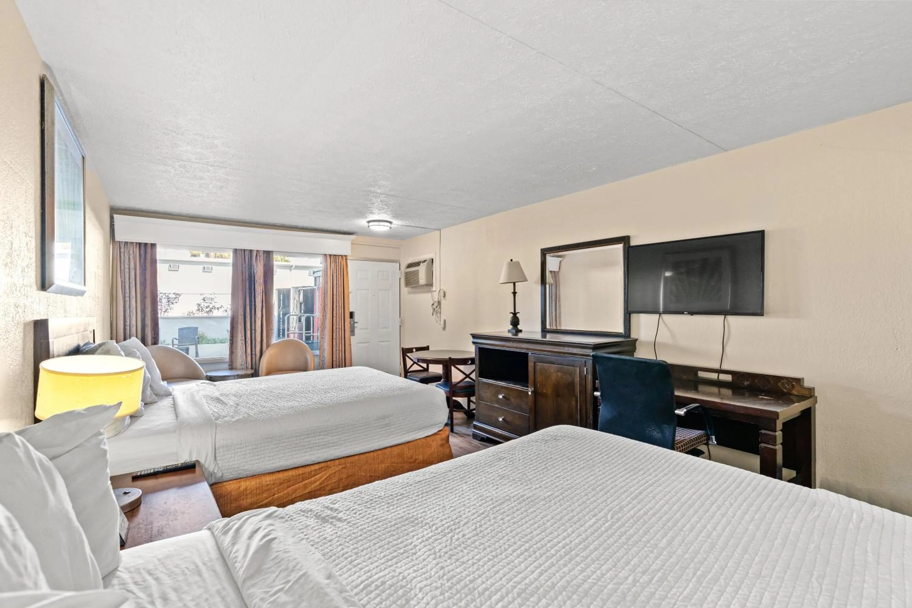 Bedroom, Bed in Ocean 5 Hotel