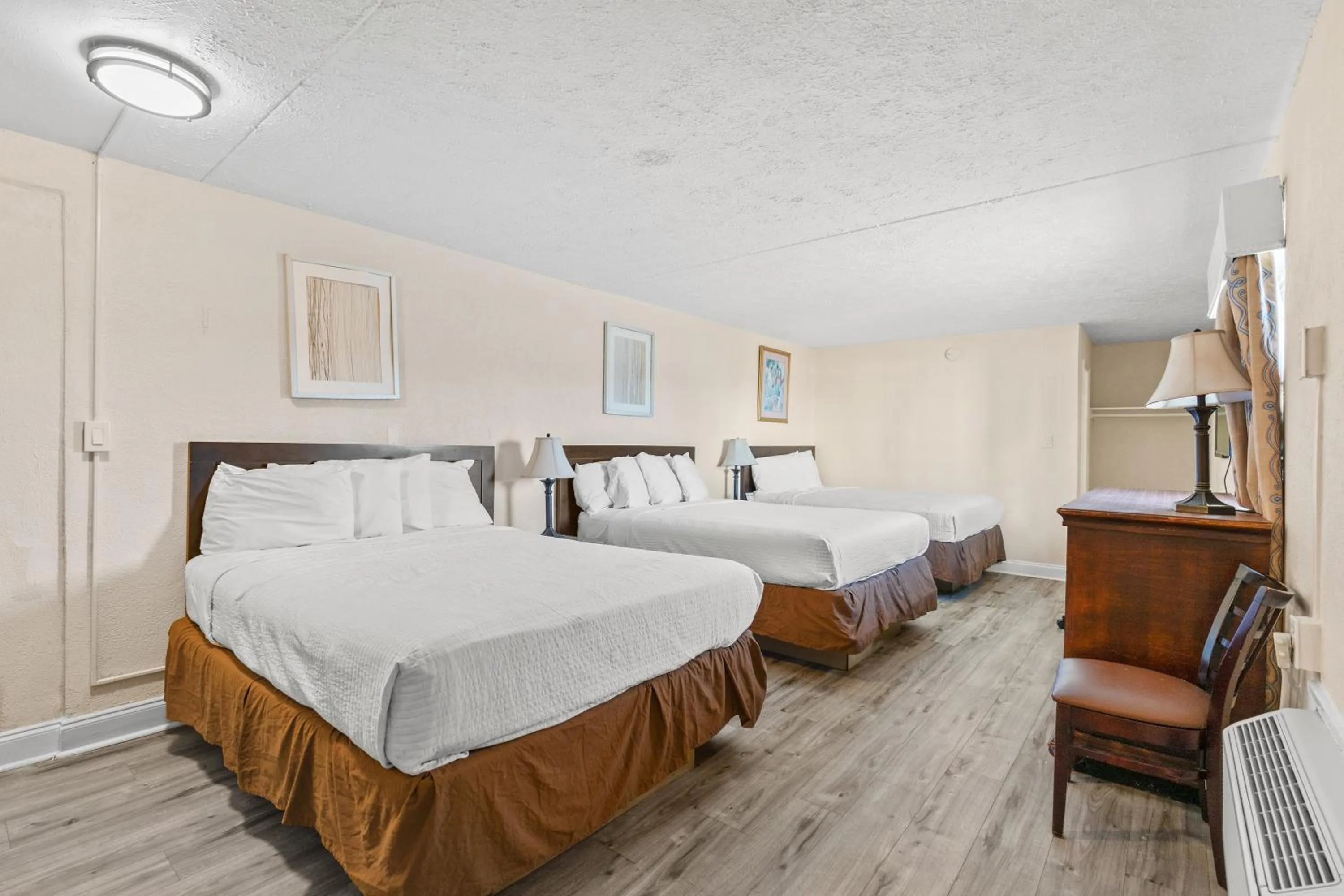 Bedroom, Bed in Ocean 5 Hotel