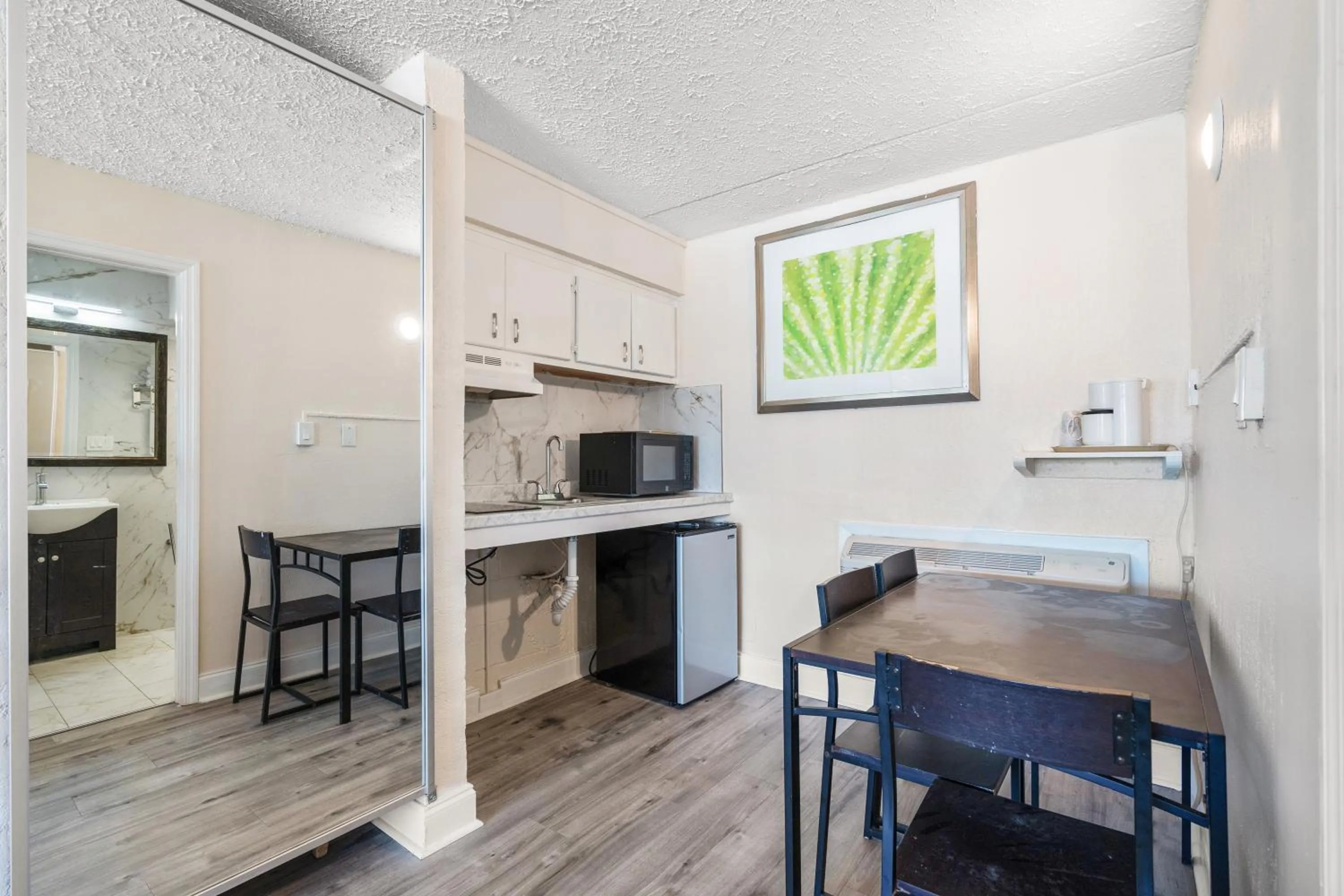 Kitchen or kitchenette in Ocean 5 Hotel