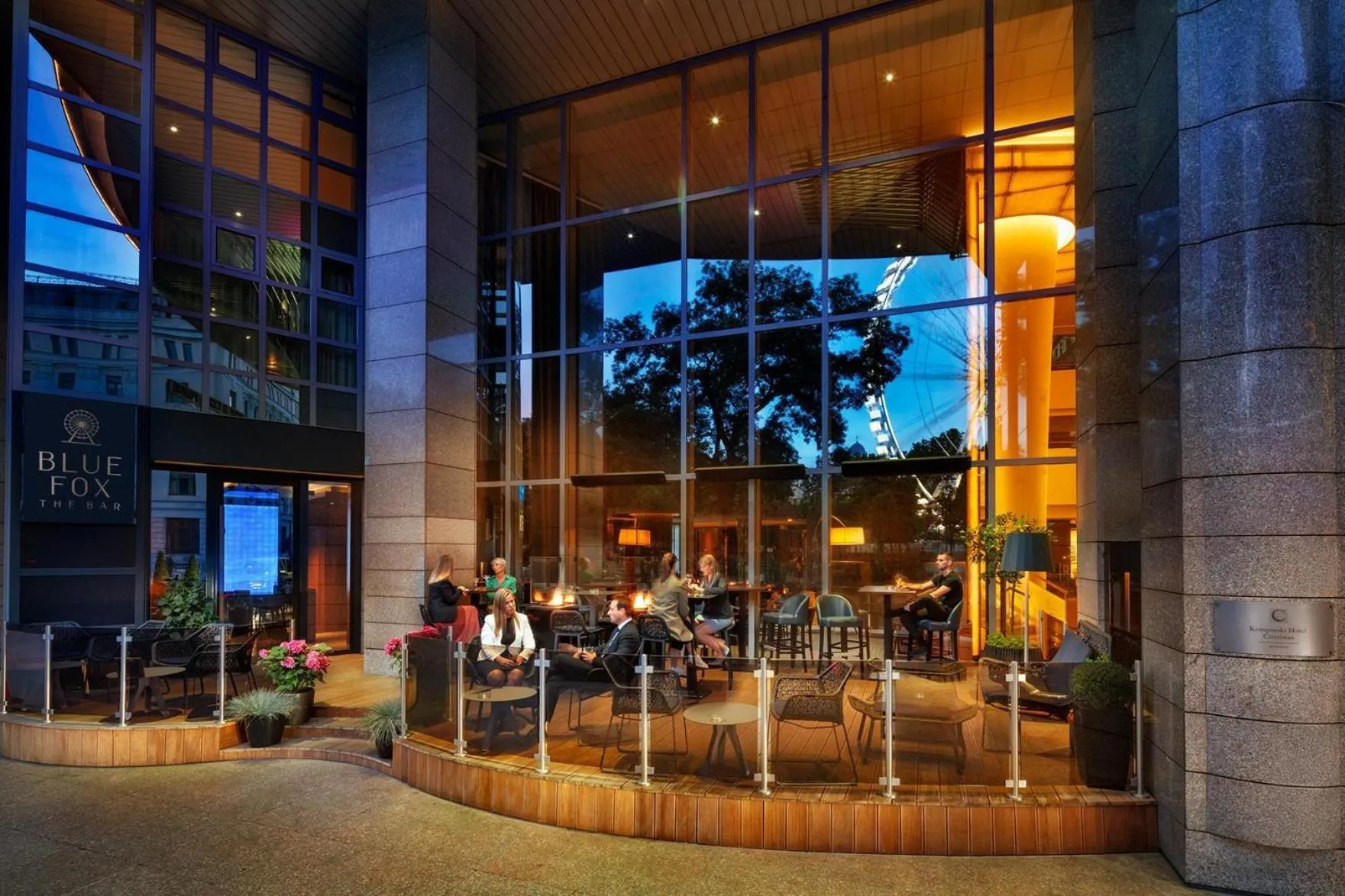 Lounge or bar in Kempinski Hotel Corvinus Budapest