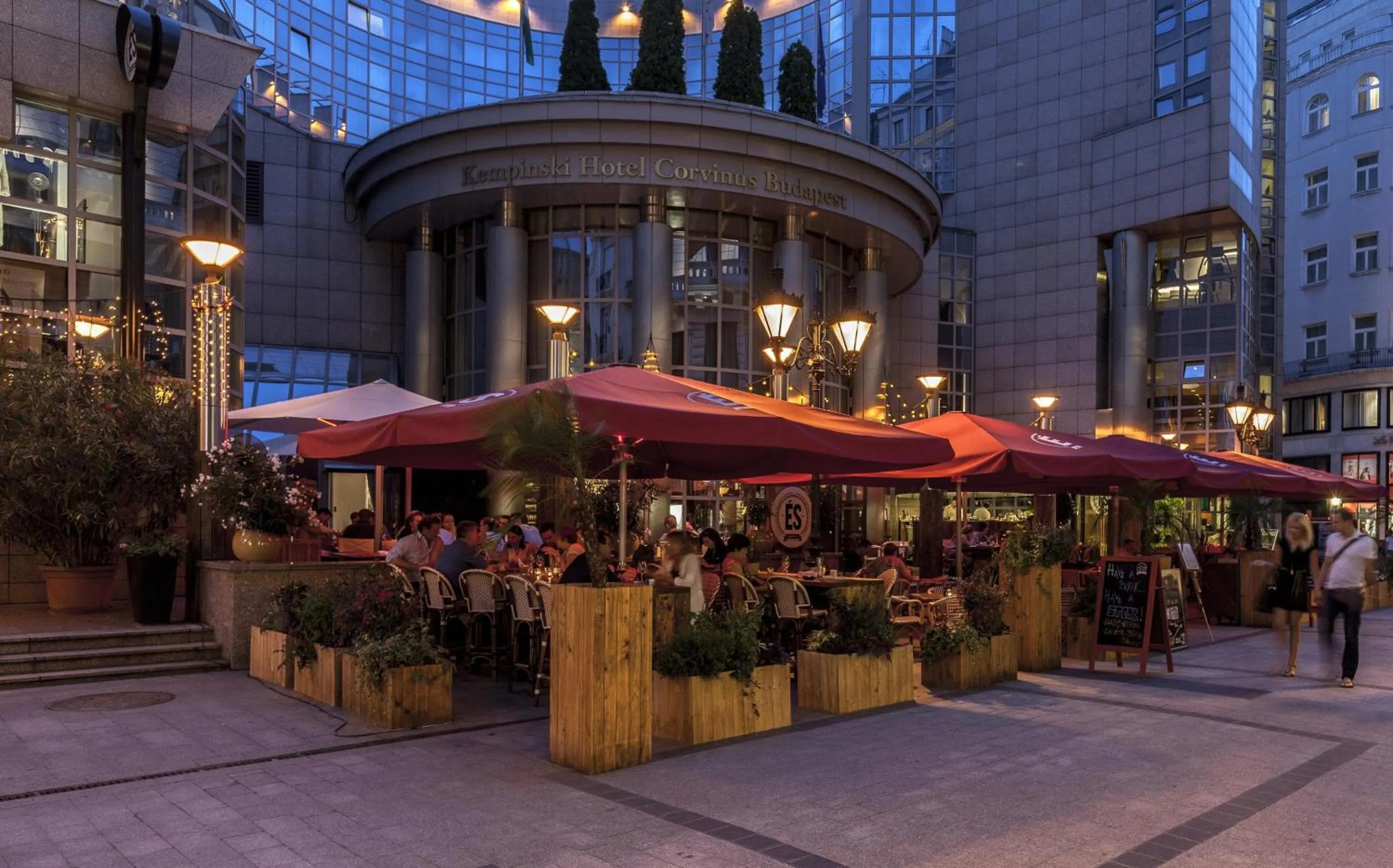 Restaurant/places to eat in Kempinski Hotel Corvinus Budapest