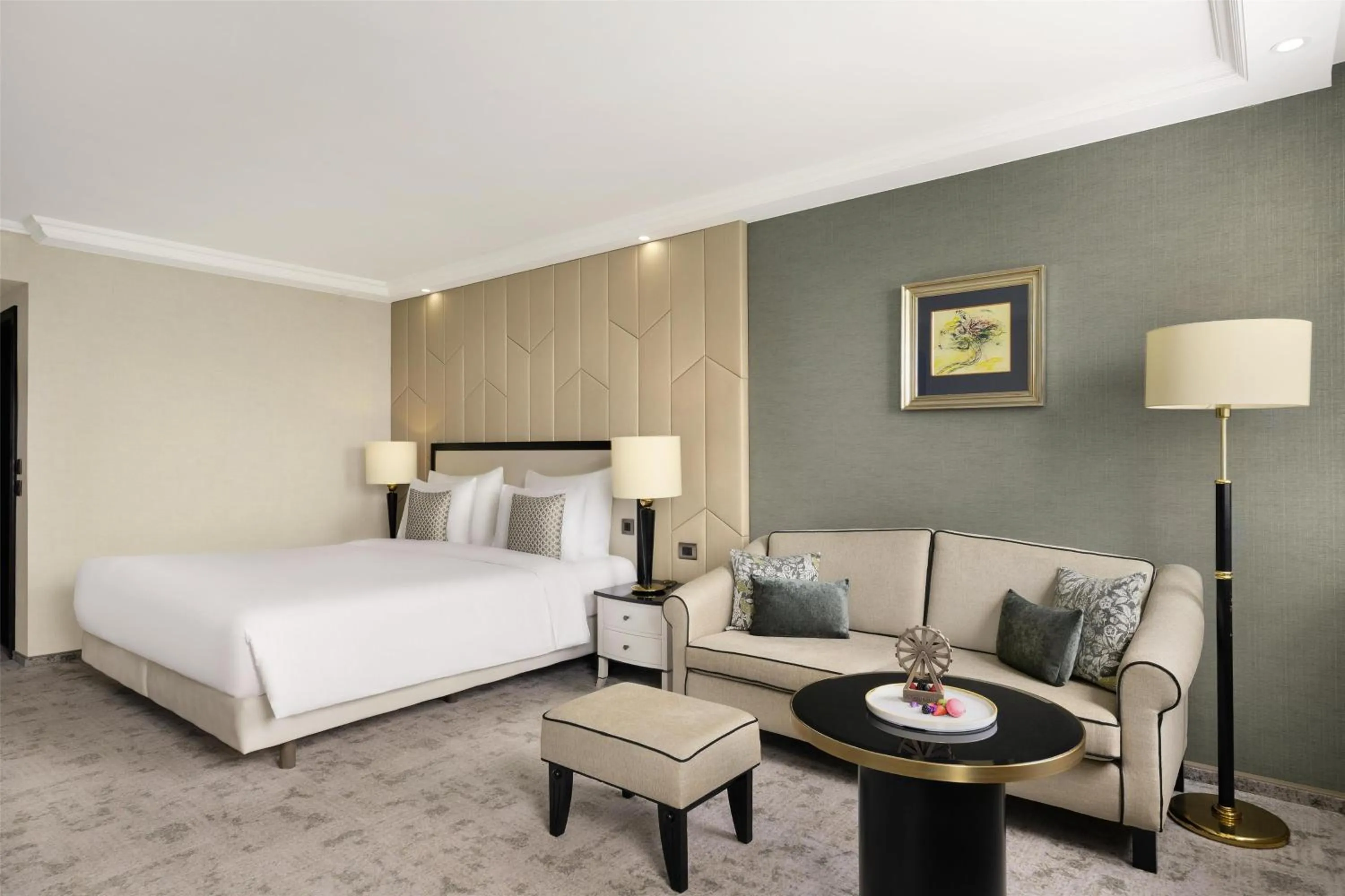 Property building, Bed in Kempinski Hotel Corvinus Budapest