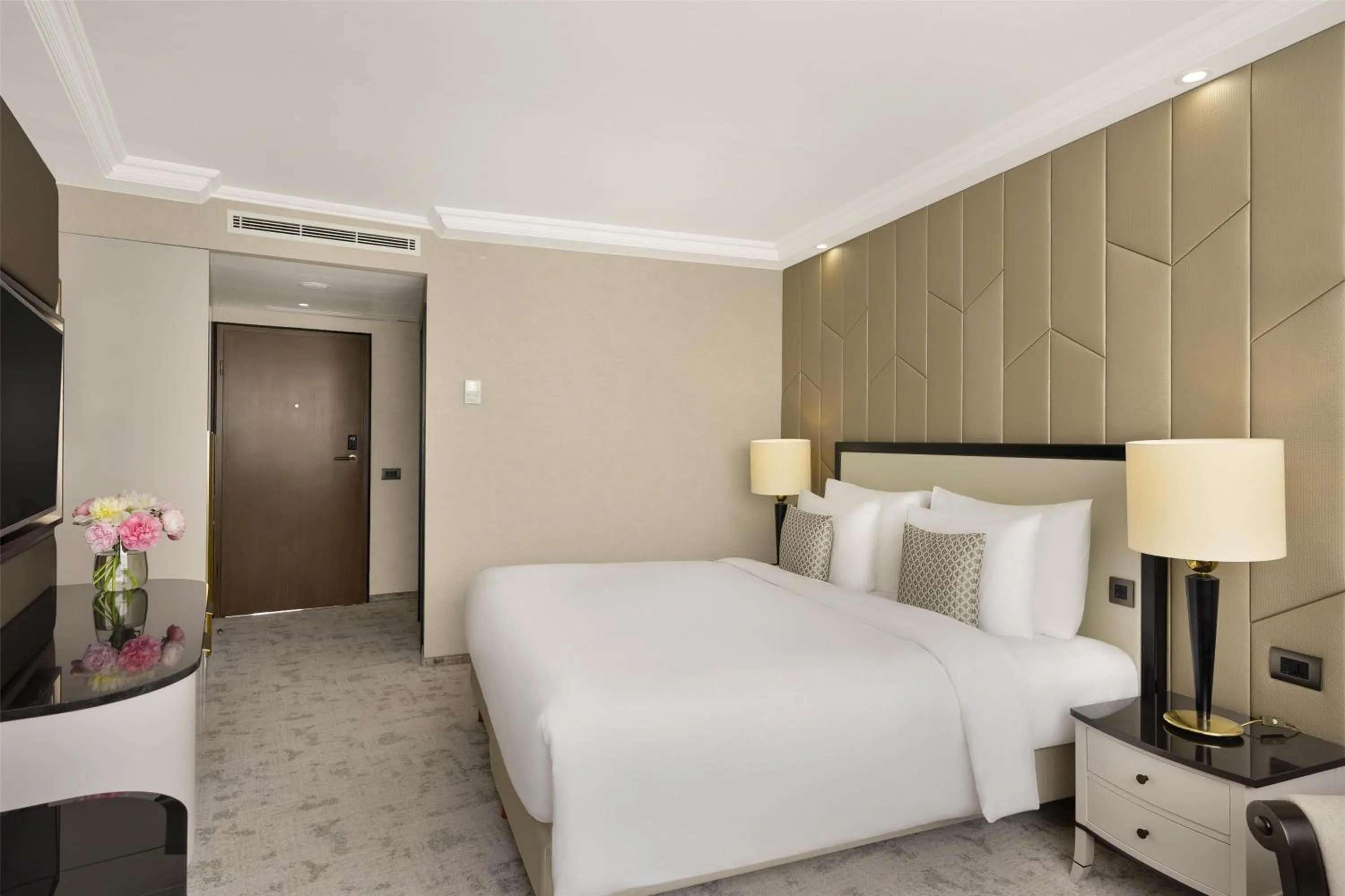 Bedroom, Bed in Kempinski Hotel Corvinus Budapest