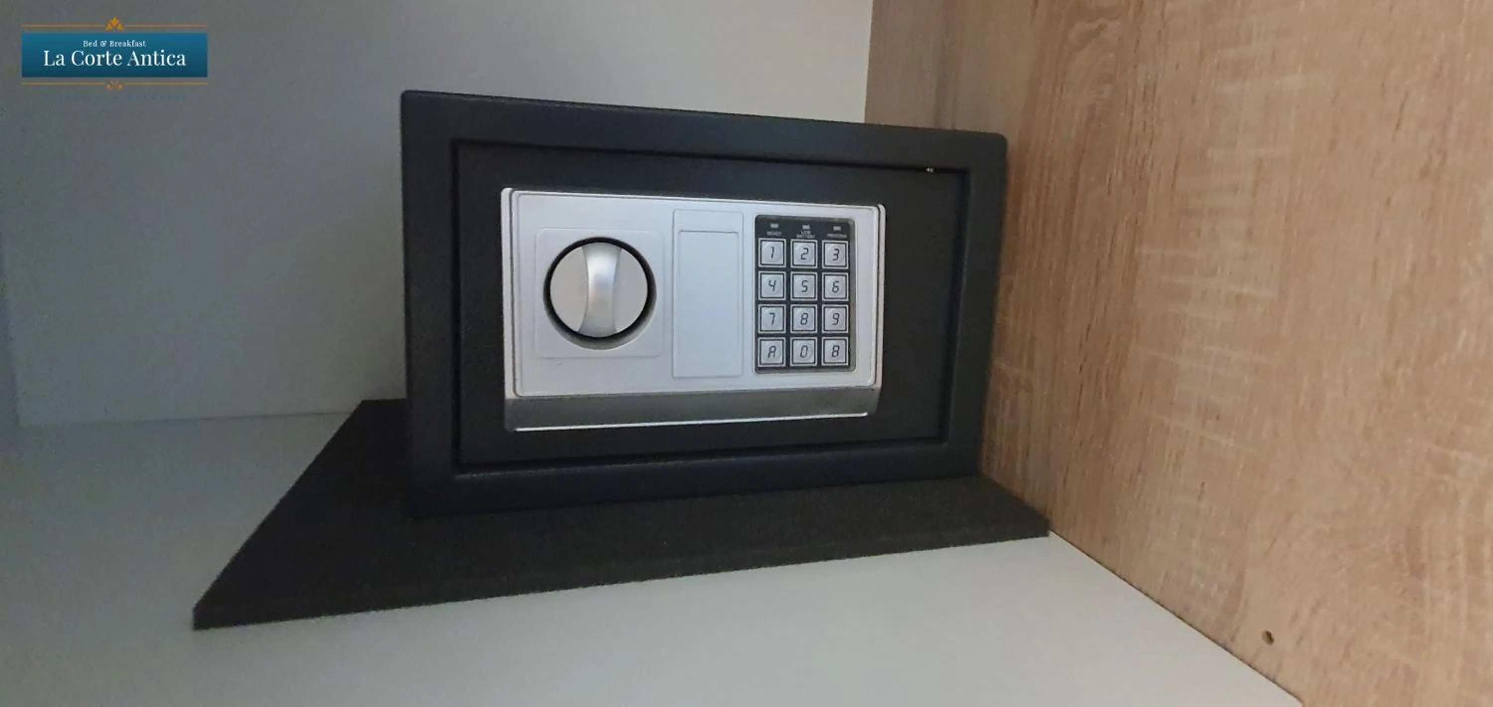 safe in B&B La Corte Antica - Luino Lago Maggiore