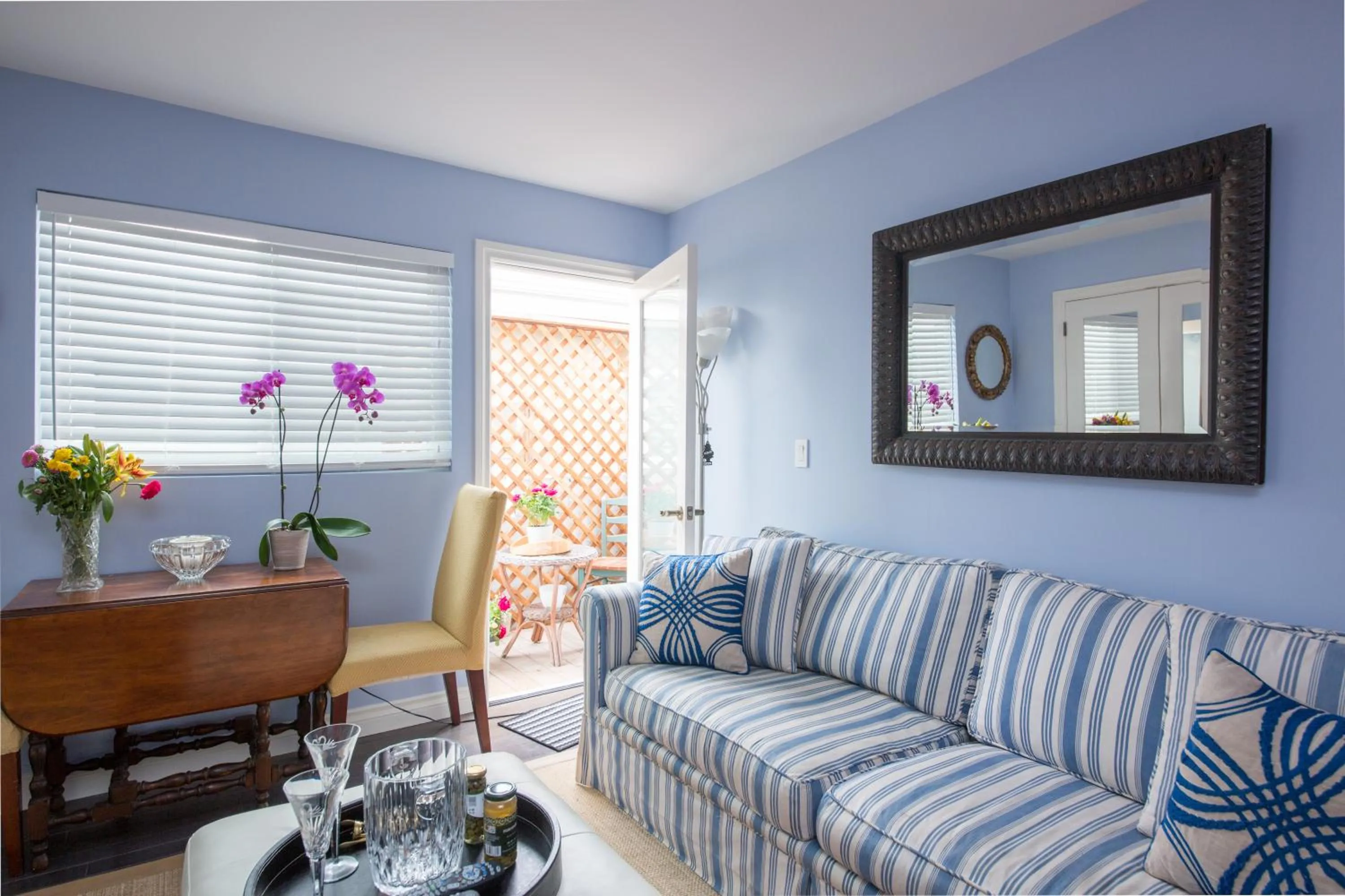 Living room in Overlooking Marina del Rey sailboats, is Green Ginger Playa Del Rey on the bluff,