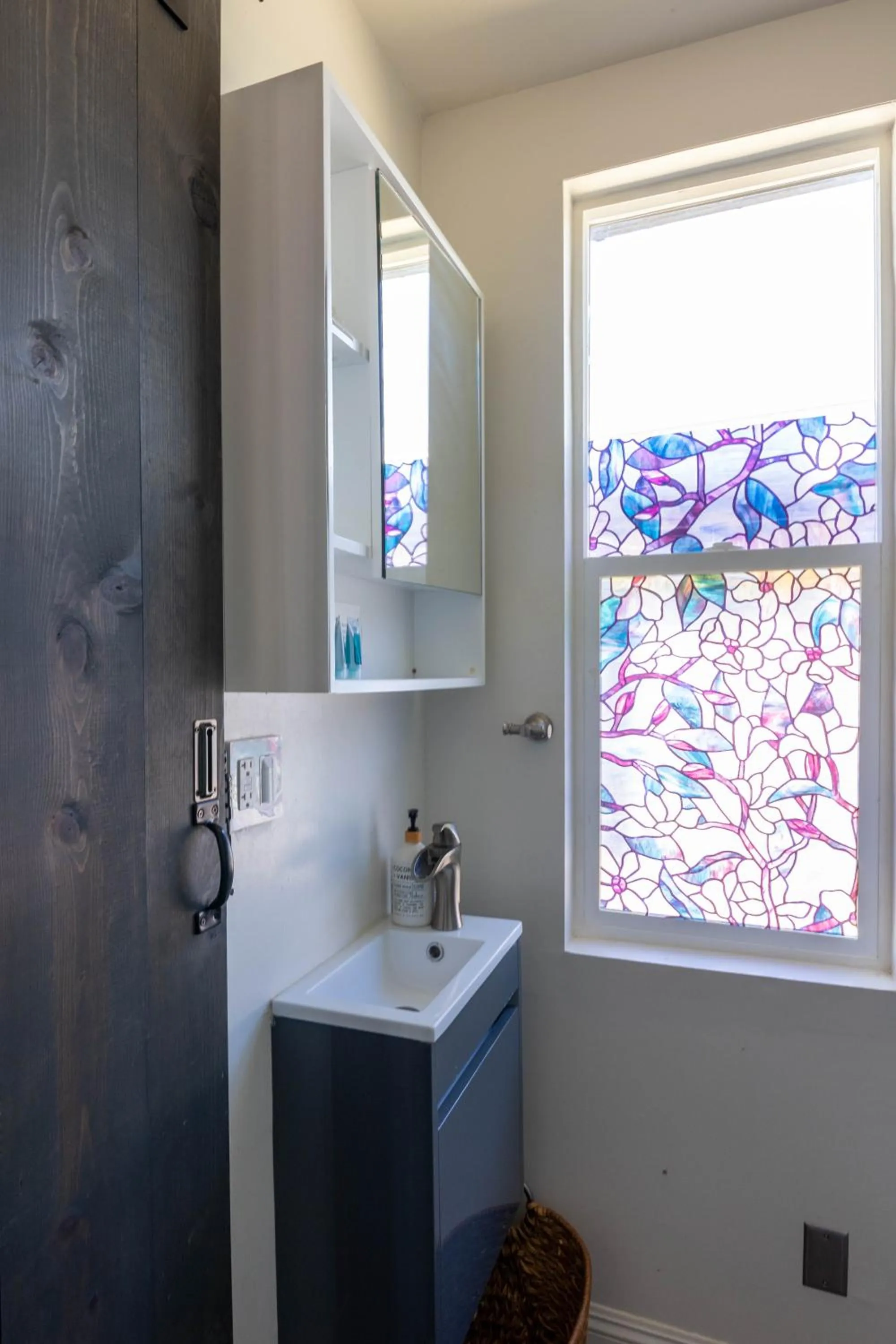 Shower in Overlooking Marina del Rey sailboats, is Green Ginger Playa Del Rey on the bluff,