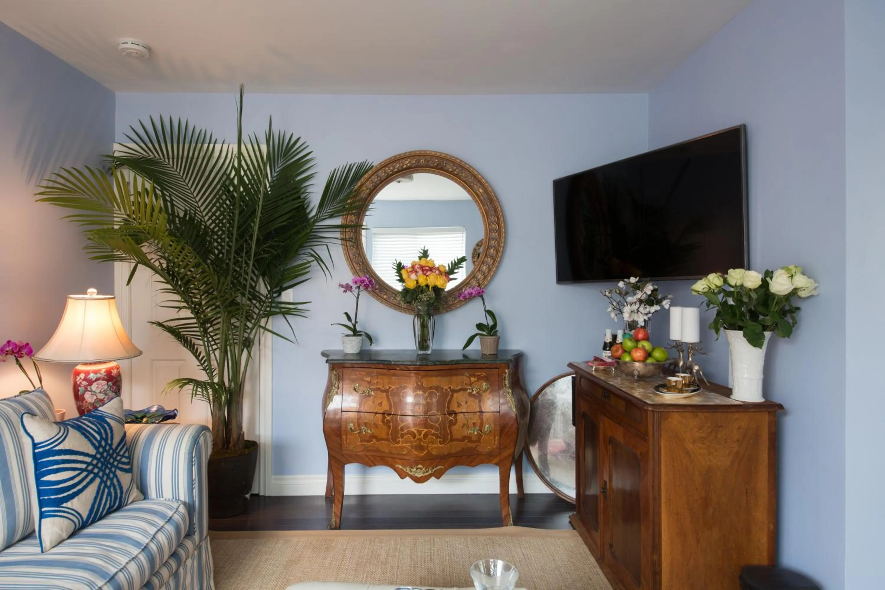 TV and multimedia in Overlooking Marina del Rey sailboats, is Green Ginger Playa Del Rey on the bluff,