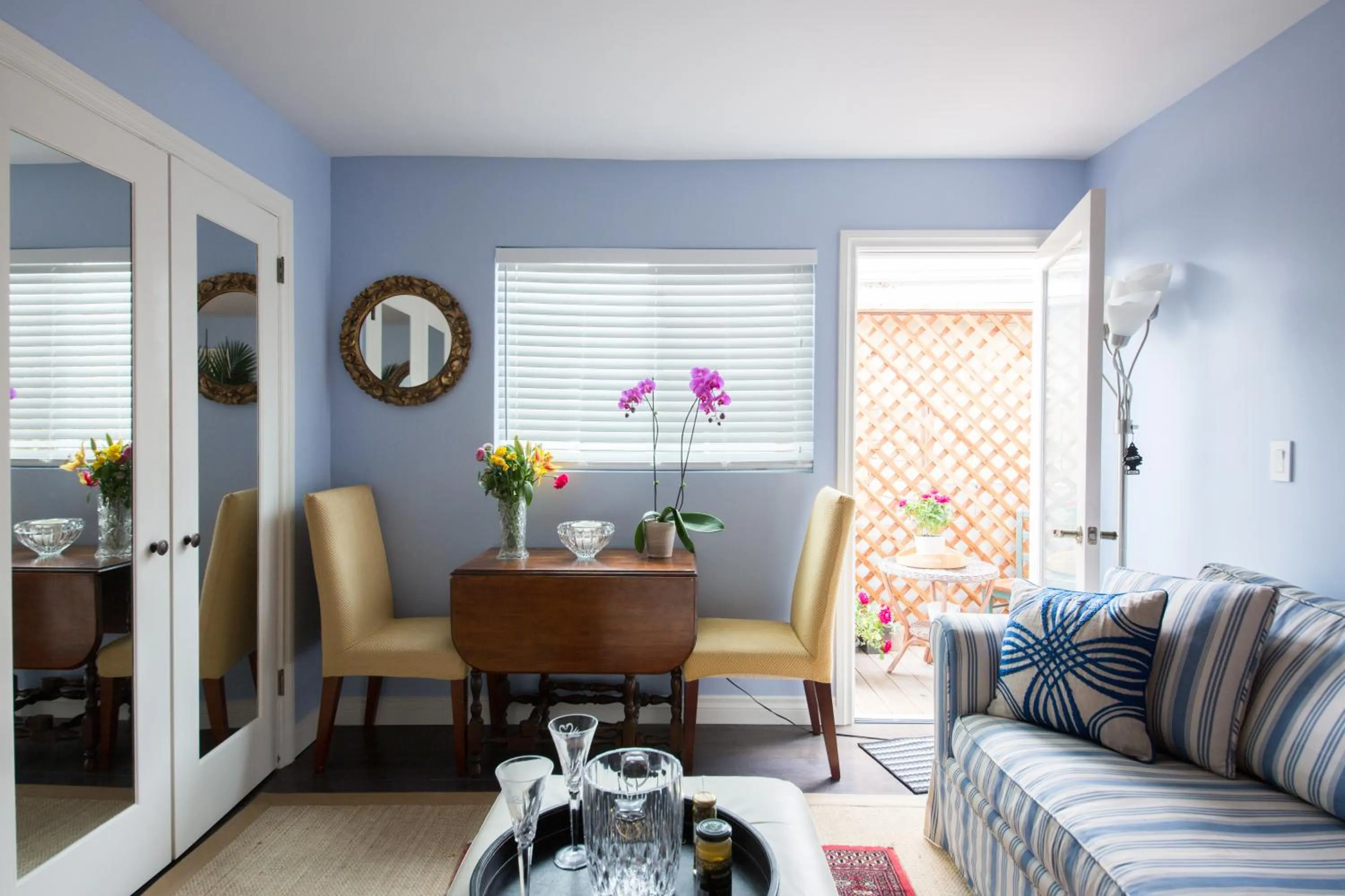 Living room in Overlooking Marina del Rey sailboats, is Green Ginger Playa Del Rey on the bluff,