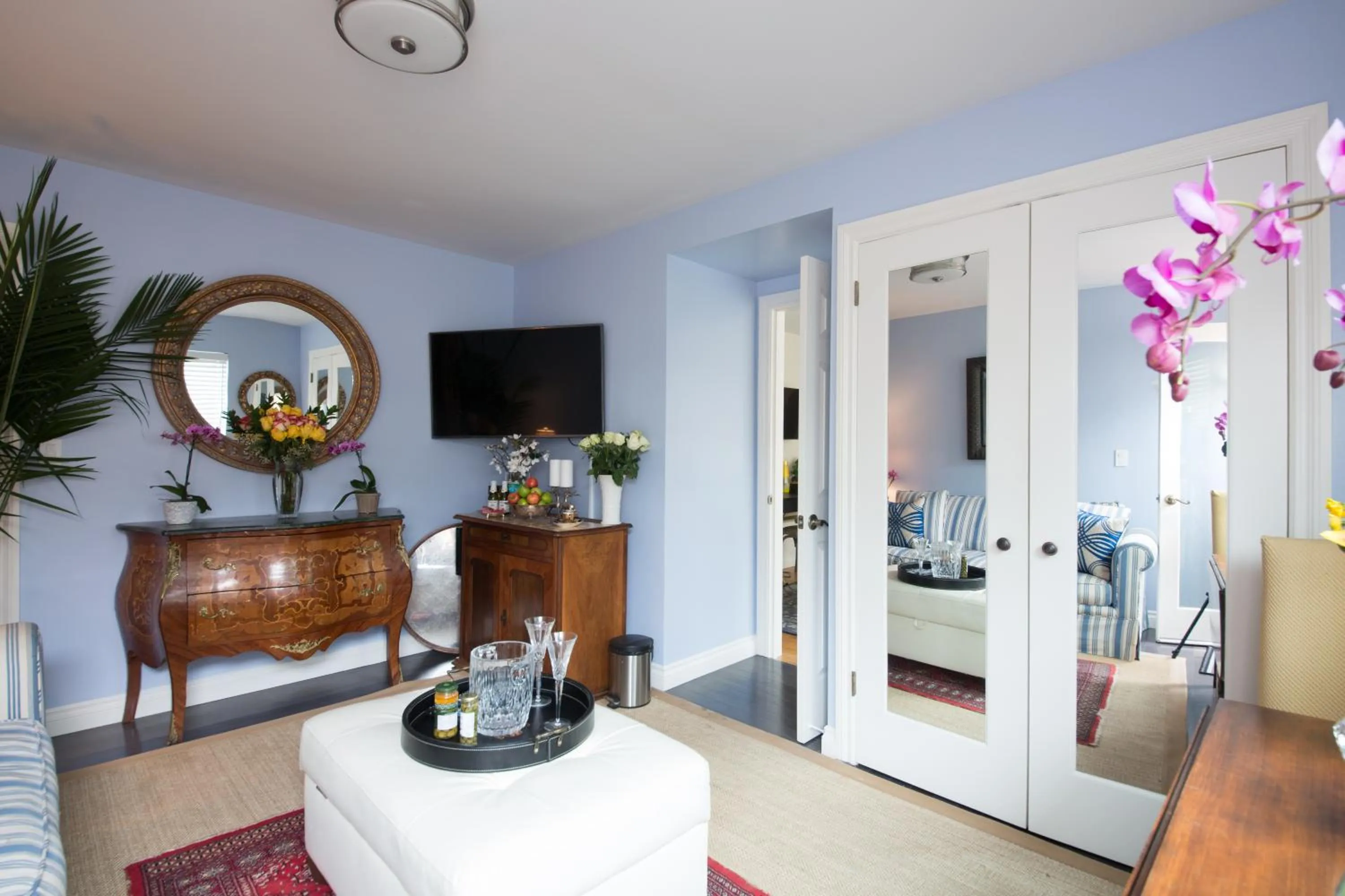 Living room in Overlooking Marina del Rey sailboats, is Green Ginger Playa Del Rey on the bluff,