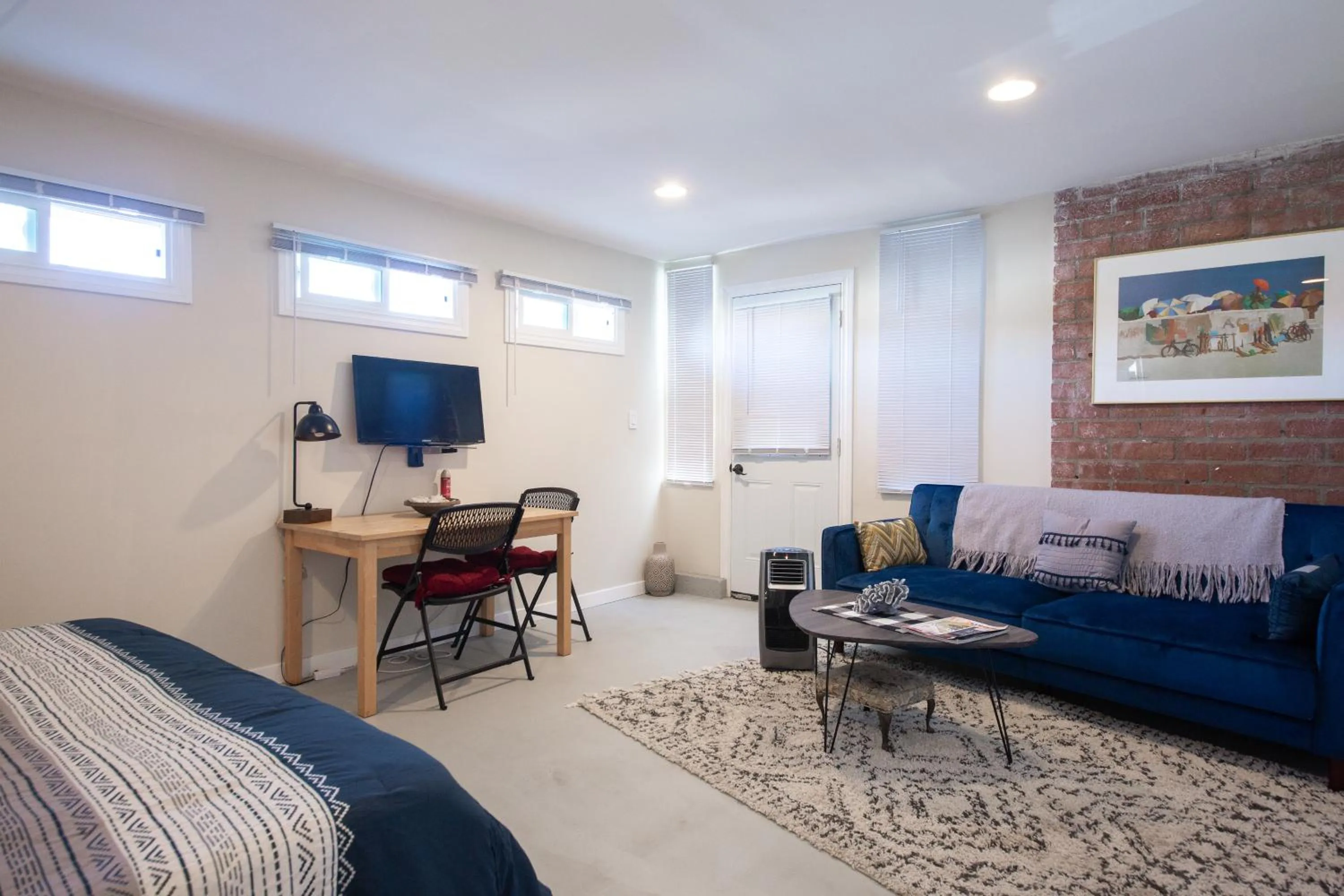 TV and multimedia, Bed in Overlooking Marina del Rey sailboats, is Green Ginger Playa Del Rey on the bluff,