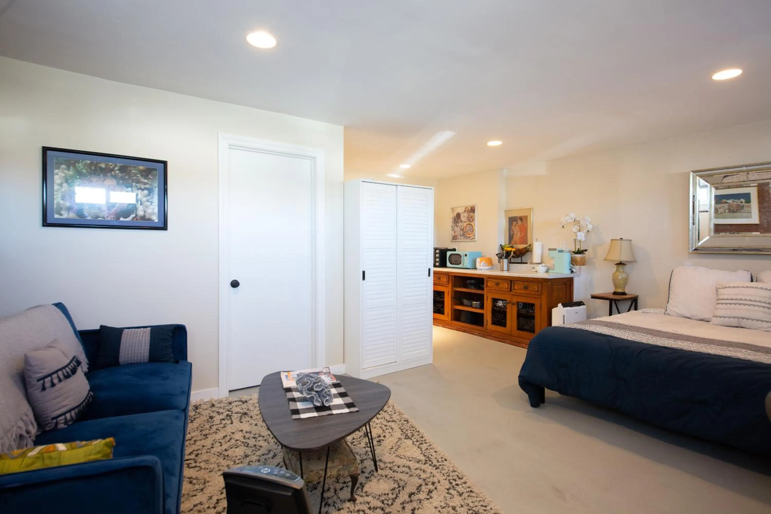 Photo of the whole room, Bed in Overlooking Marina del Rey sailboats, is Green Ginger Playa Del Rey on the bluff,