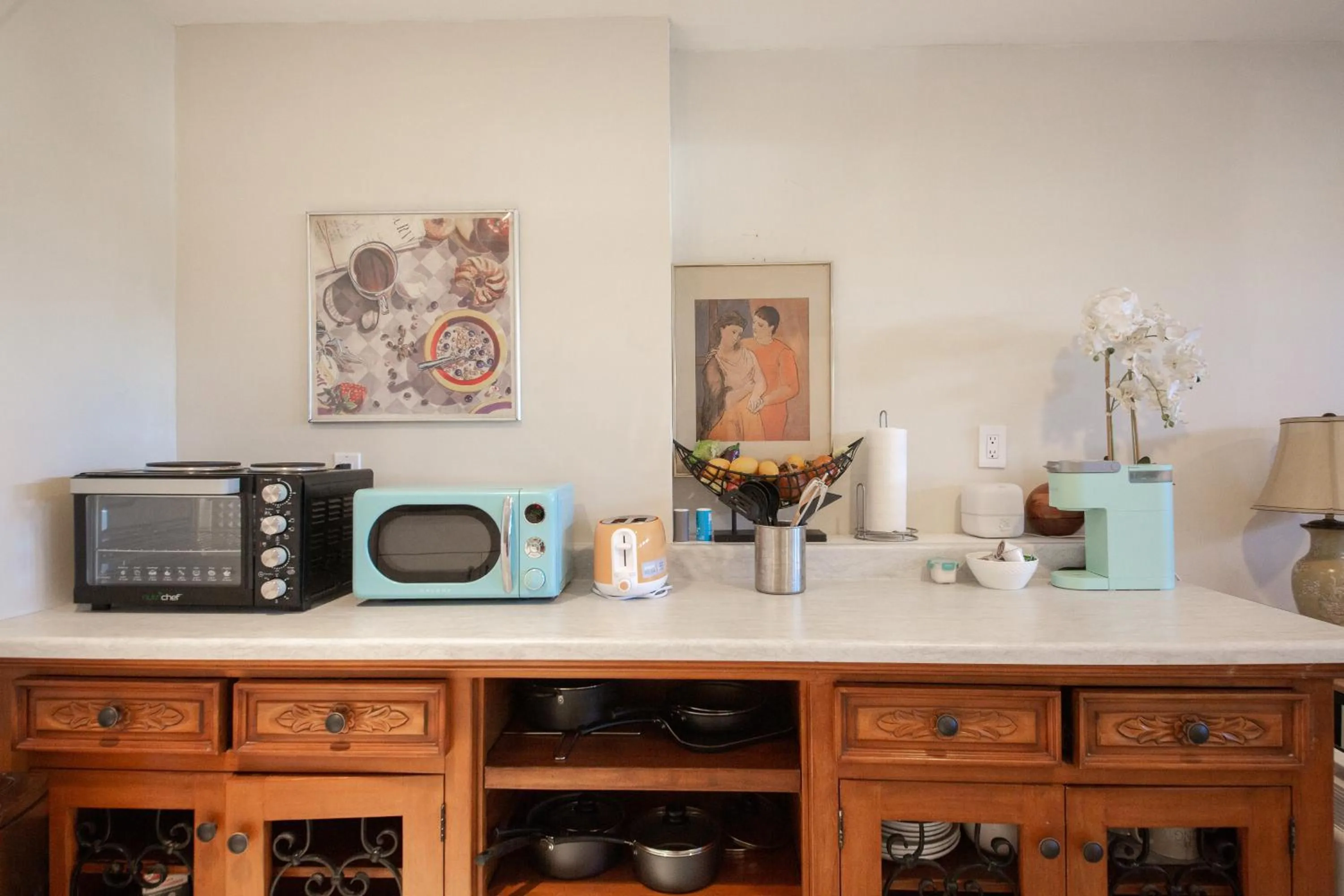 Kitchen or kitchenette in Overlooking Marina del Rey sailboats, is Green Ginger Playa Del Rey on the bluff,