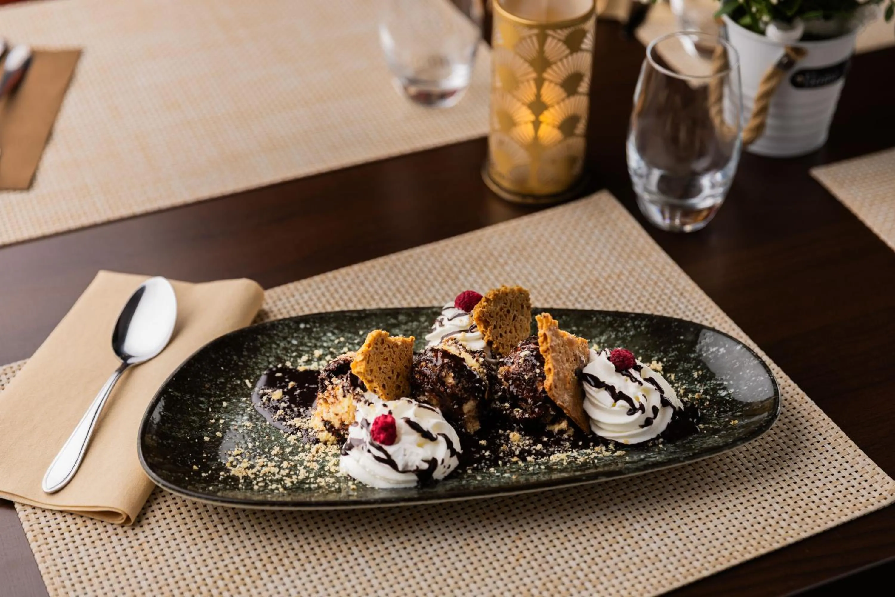 Restaurant/places to eat in Benczur Hotel