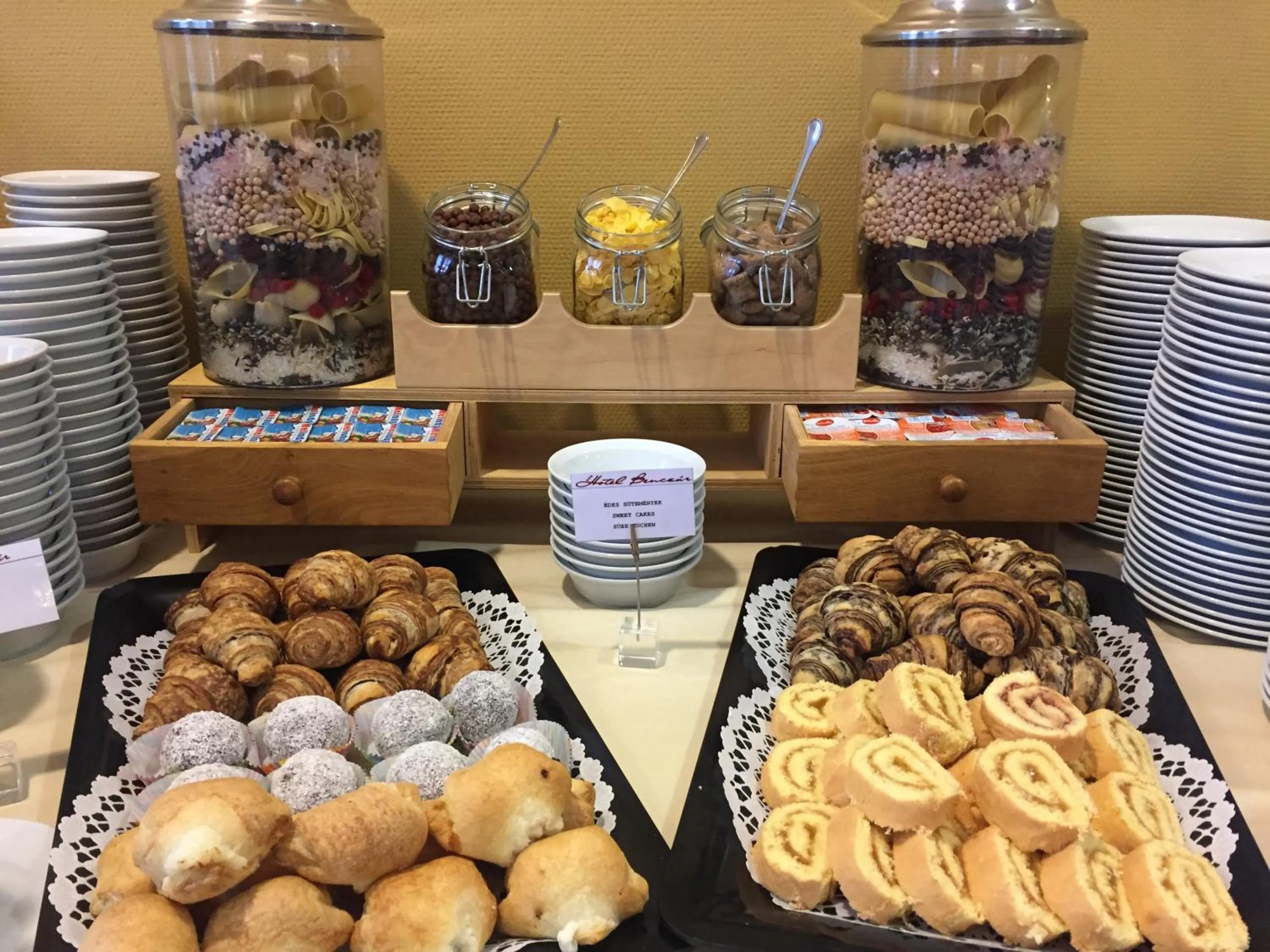 Breakfast in Benczur Hotel