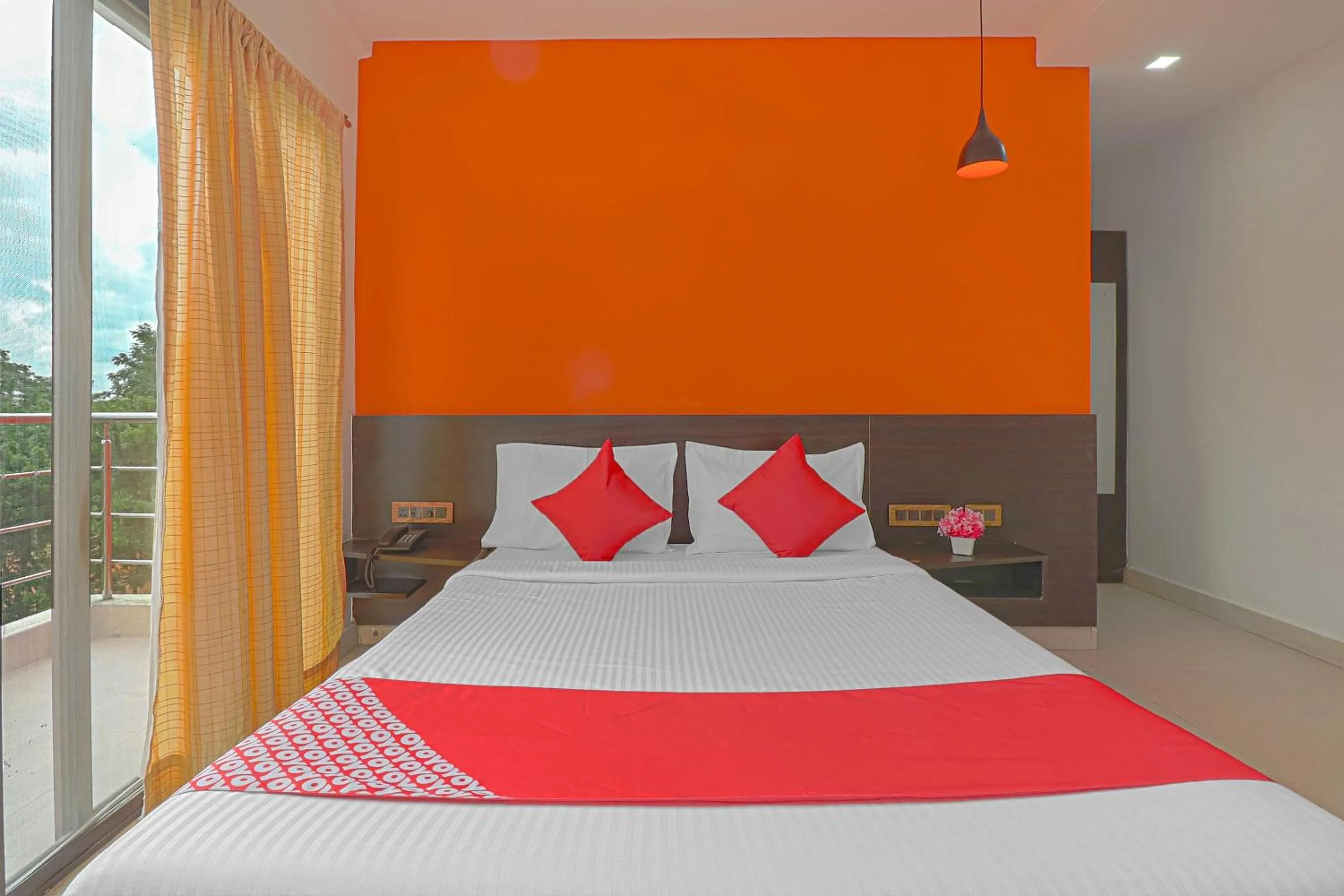 Bedroom, Bed in Hotel O Blooms residency